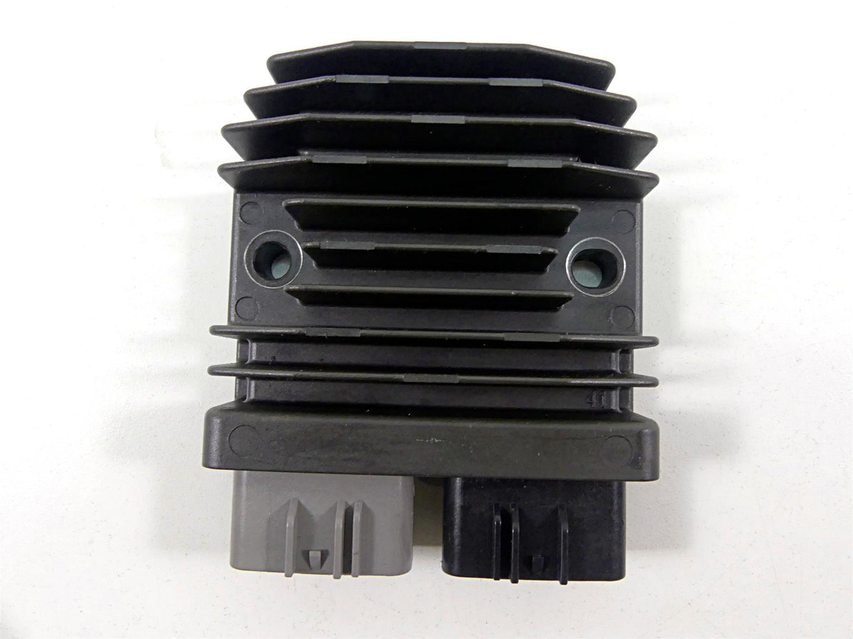 2022 Triumph Speed Triple 1200 RS Rectifier Voltage Regulator T1300679 FH027AA {{ shop.shopifyCountryName }} - Mototech271