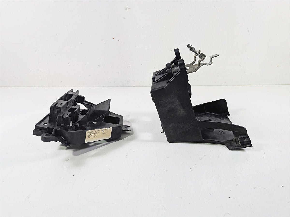 2020 Harley Touring FLTRK Road Glide Battery Electrical Tray -Read 69200175 {{ shop.shopifyCountryName }} - Mototech271