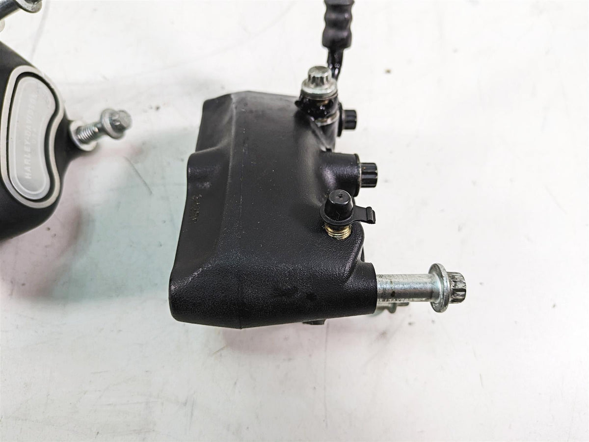2006 Harley Touring FLHTCUI Electra Glide Front Brake Calipers 44023-00 44046-00 {{ shop.shopifyCountryName }} - Mototech271