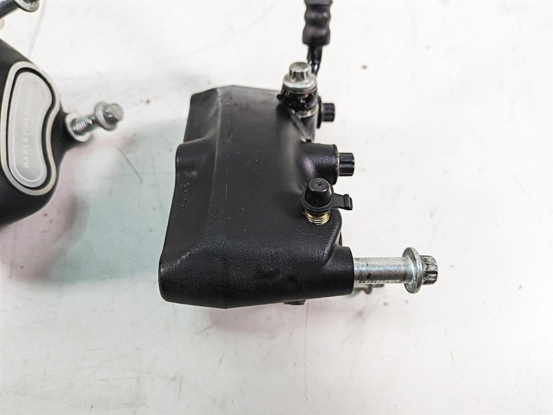 2006 Harley Touring FLHTCUI Electra Glide Front Brake Calipers 44023-00 44046-00 {{ shop.shopifyCountryName }} - Mototech271