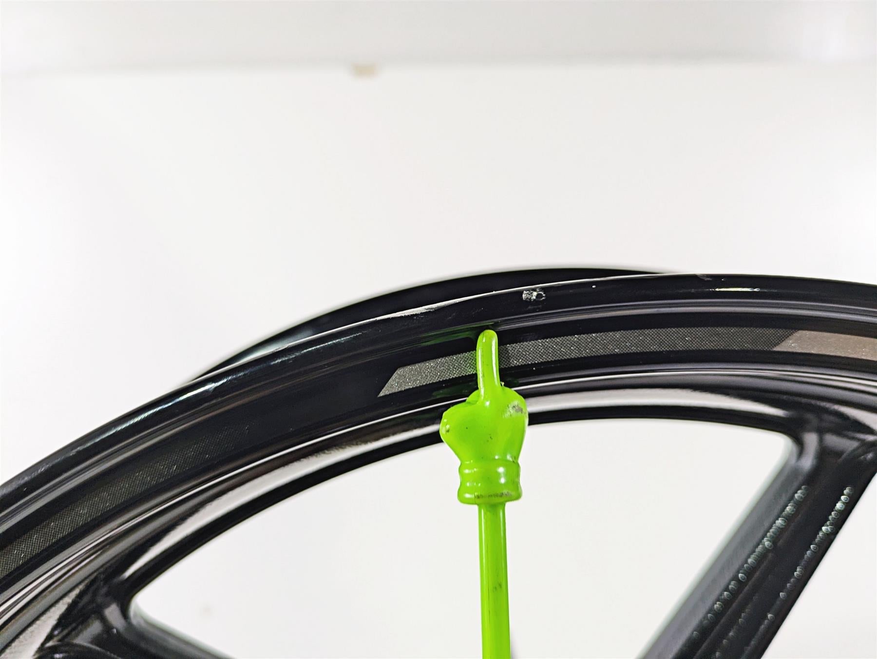 2024 Kawasaki ZX6R ZX636 Ninja 17x3.5 Front Wheel Rim 40 Miles - Read 41073-0728 {{ shop.shopifyCountryName }} - Mototech271