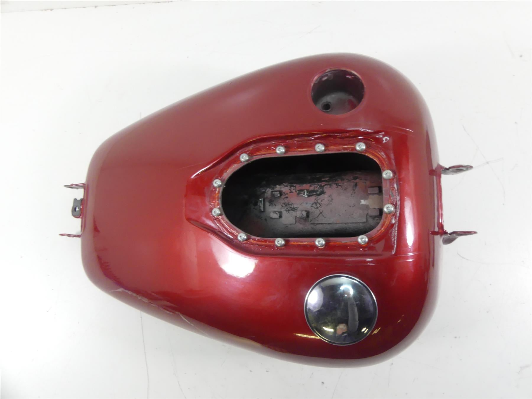 2013 Harley FXDWG Dyna Wide Glide Fuel Gas Petrol Tank -Dented 61000707 61593-10 {{ shop.shopifyCountryName }} - Mototech271