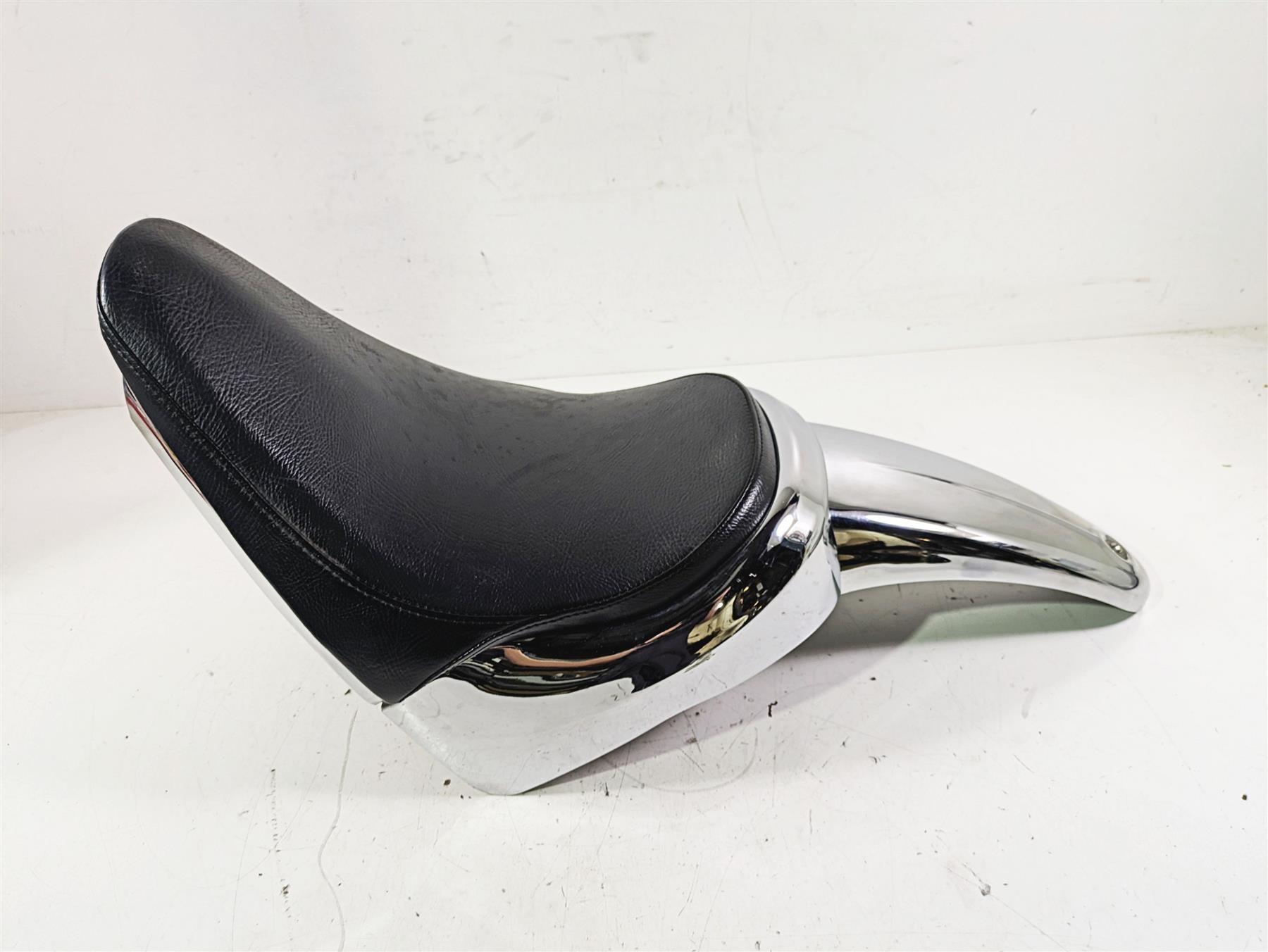 2005 Harley Softail FLSTFSE CVO Fat Boy Front Rider Driver Seat Saddle 52279-05 {{ shop.shopifyCountryName }} - Mototech271