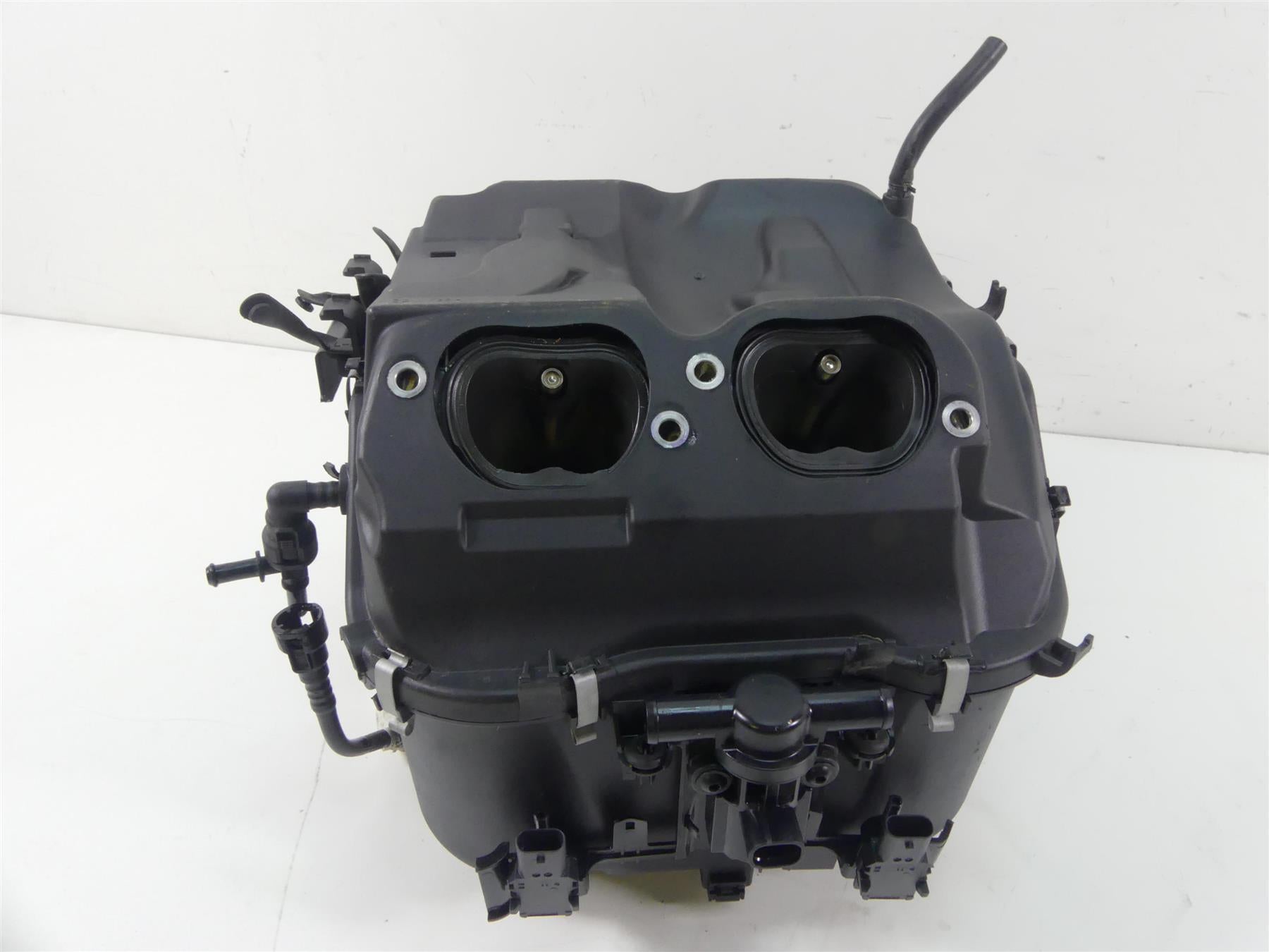 2018 Ducati Panigale 1100 V4 S Throttle Body Air Box Assembly 28221212B {{ shop.shopifyCountryName }} - Mototech271