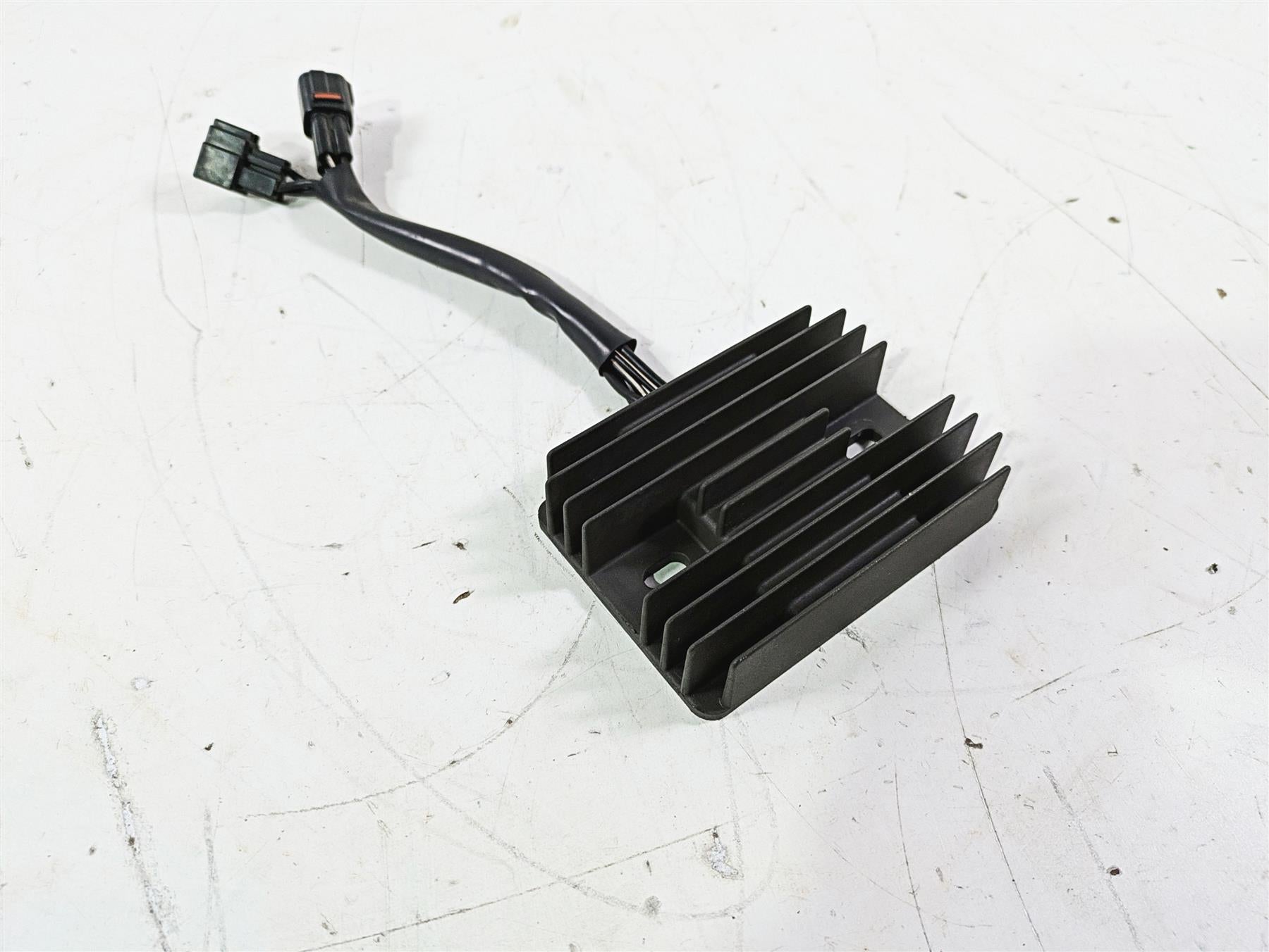 2016 Suzuki GSXR1000 Rectifier Voltage Regulator SH811AA 32800-47H00 {{ shop.shopifyCountryName }} - Mototech271