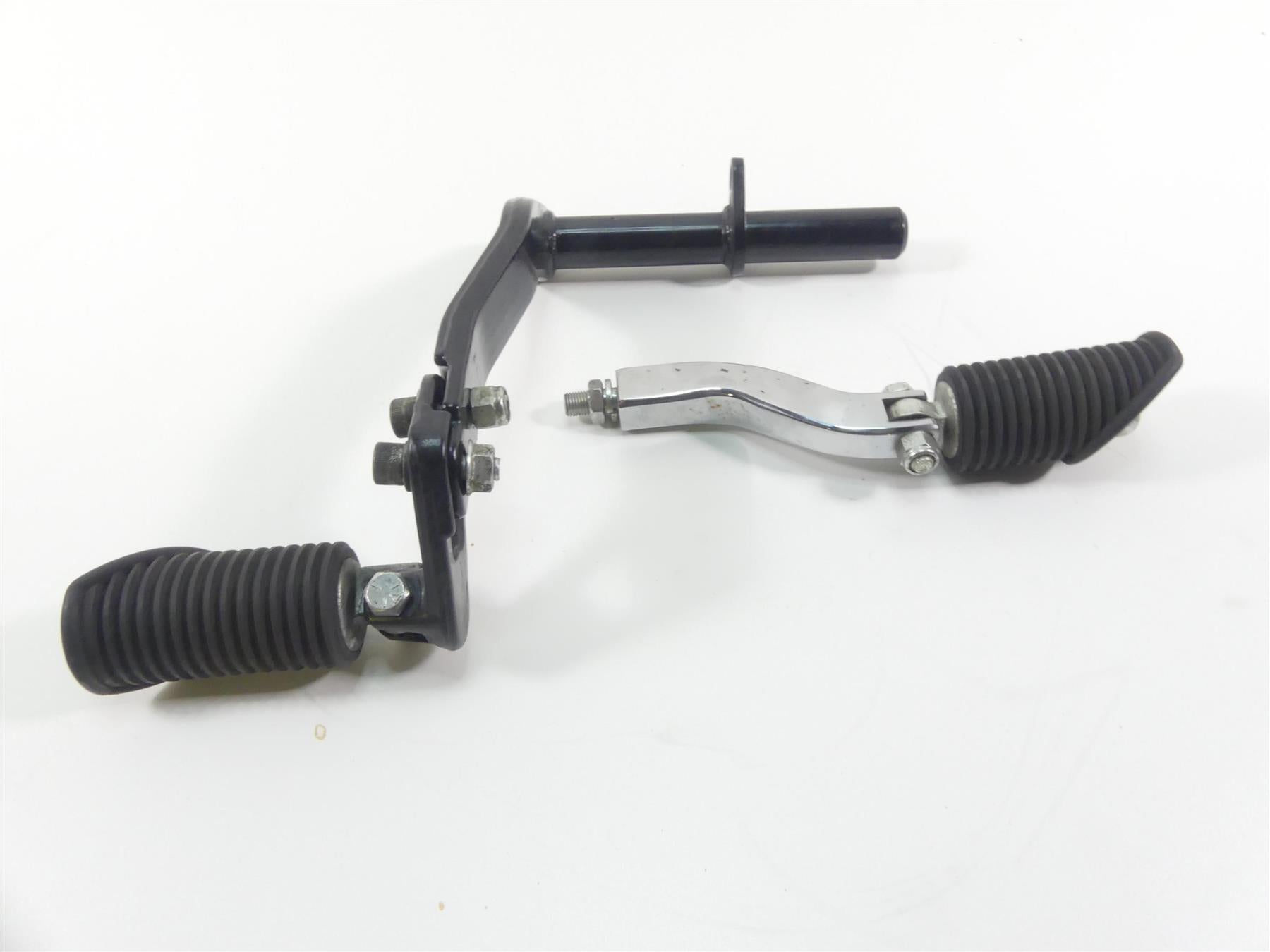 1999 Harley Dyna FXDL Low Rider Rear Passenger Foot Peg Rest Set 52740-94A {{ shop.shopifyCountryName }} - Mototech271