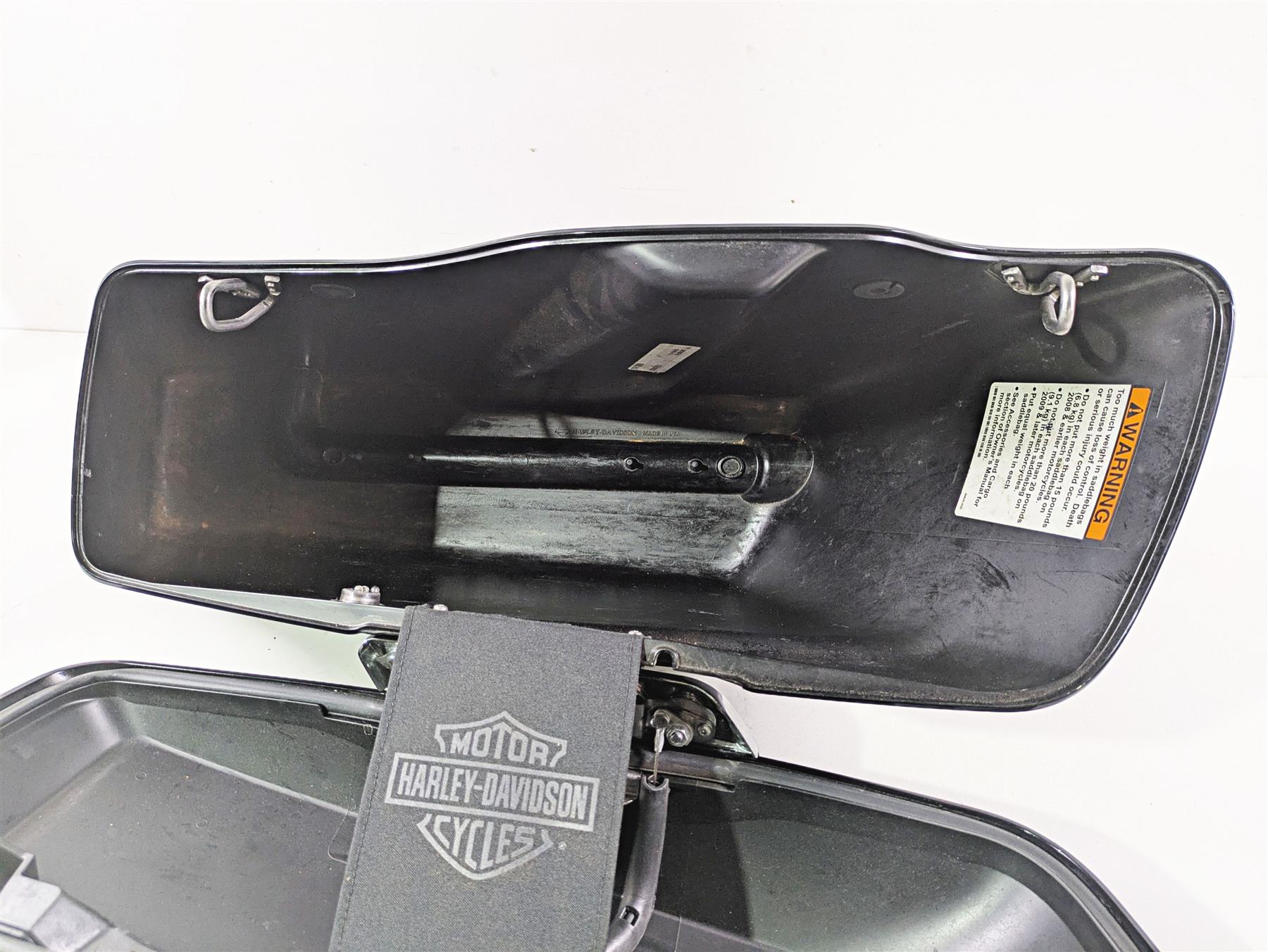 2021 Harley Touring FLTRX Road Glide Right Saddlebag Saddle Bag 90200412 {{ shop.shopifyCountryName }} - Mototech271