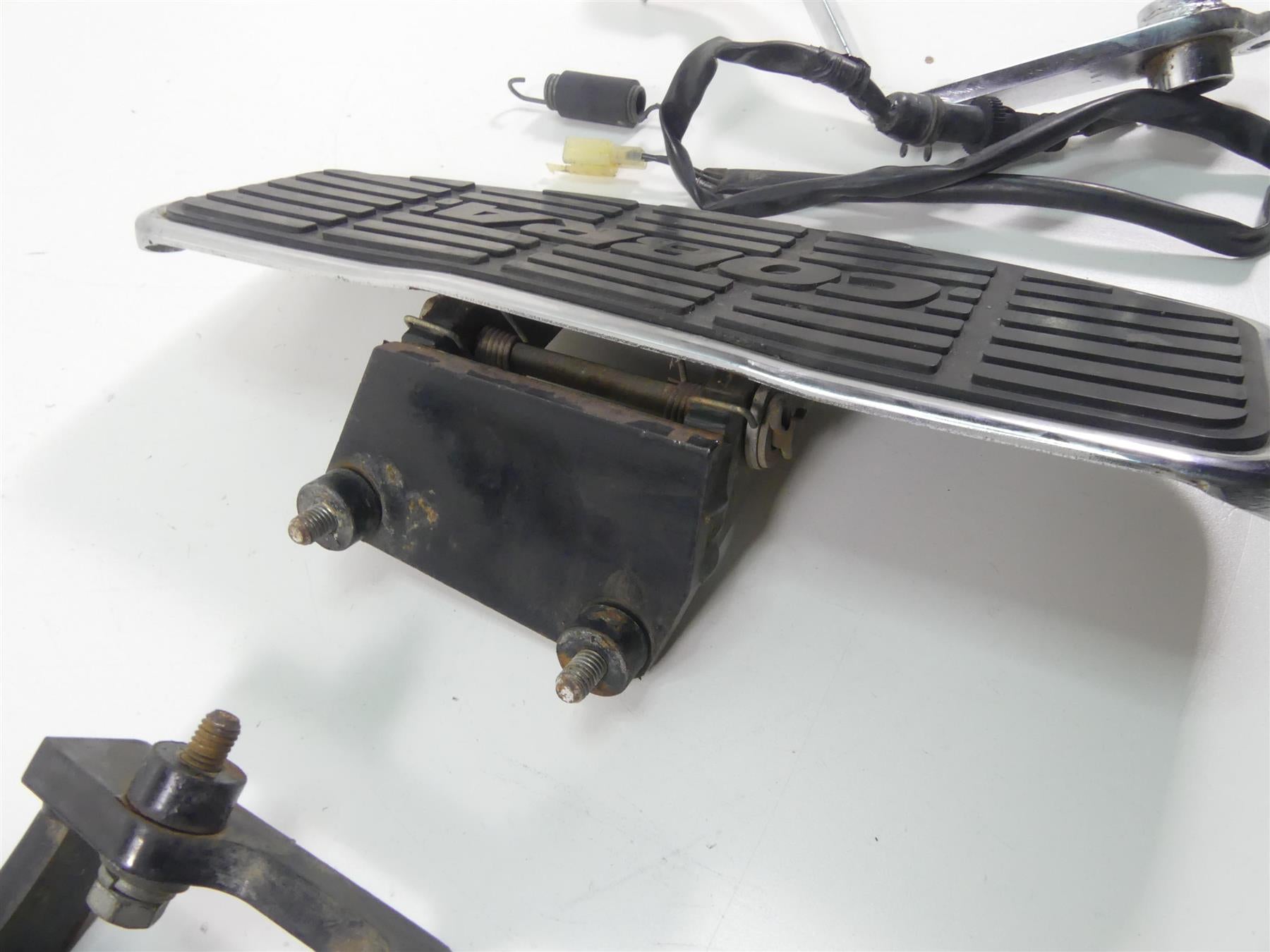 1998 Honda Shadow VT1100T Cobra Front Floorboards + Shift & Brake Lever 06-1621 {{ shop.shopifyCountryName }} - Mototech271