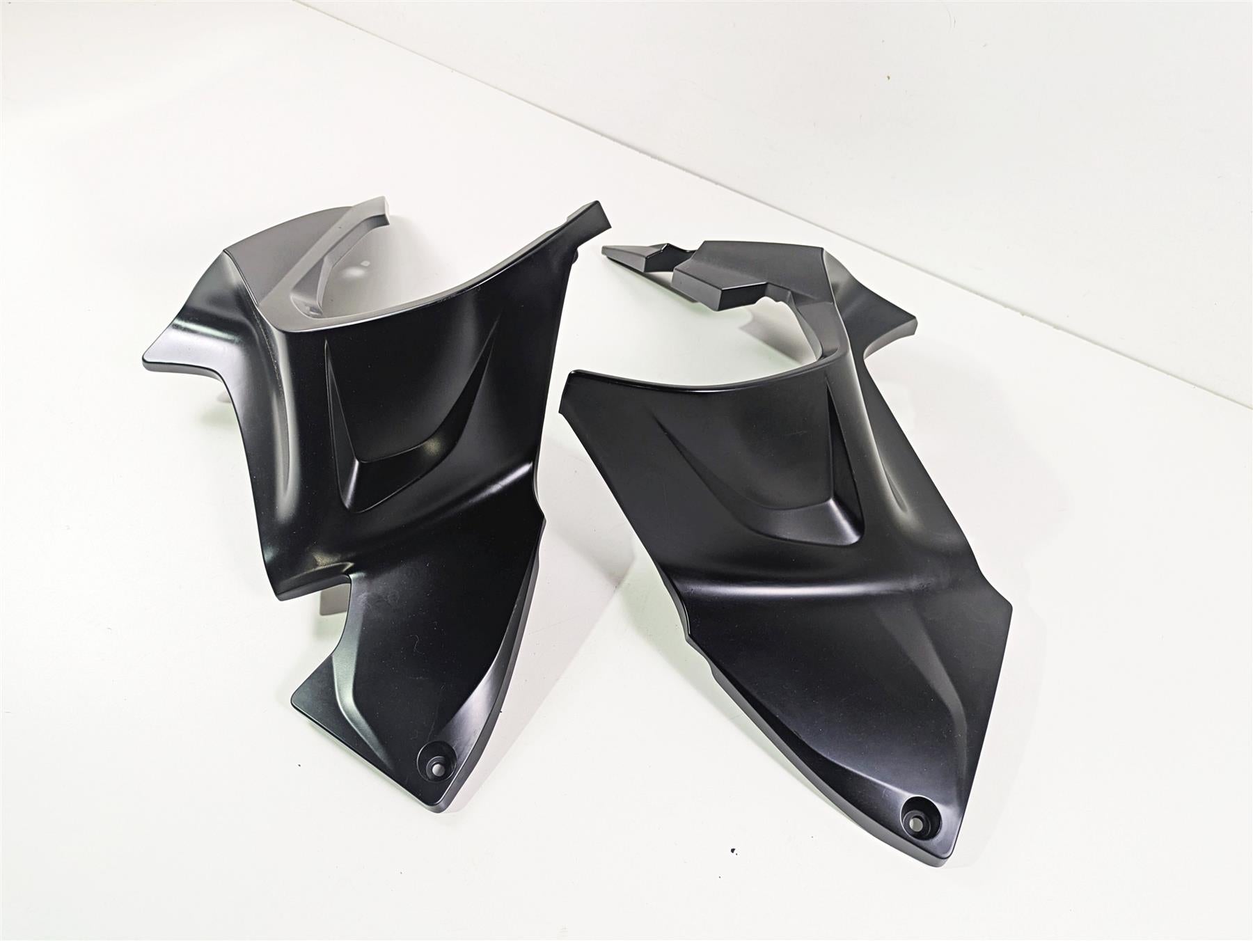 2016 BMW R1200RT K52 Left Right Engine Cover Set 46638533580 46638533579 {{ shop.shopifyCountryName }} - Mototech271