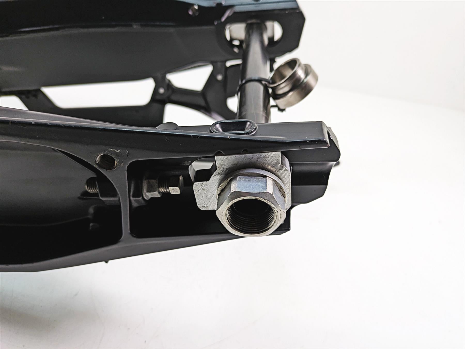2018 KTM 1090 Adventure R Swingarm Swing Arm + Axle 6070403004433 60303298000 {{ shop.shopifyCountryName }} - Mototech271