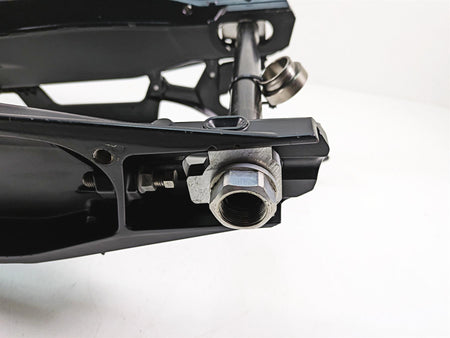 2018 KTM 1090 Adventure R Swingarm Swing Arm + Axle 6070403004433 60303298000 {{ shop.shopifyCountryName }} - Mototech271