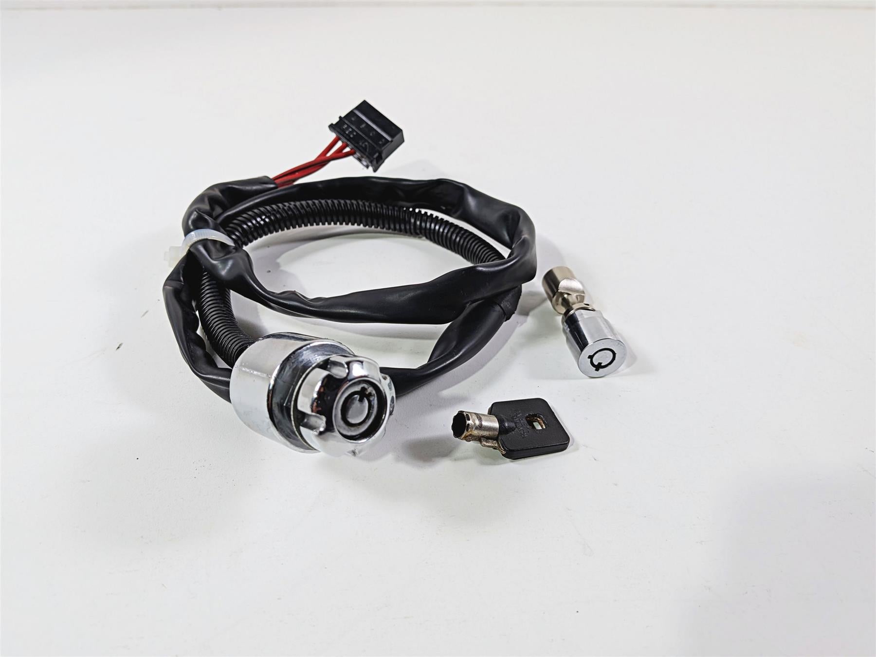 2009 Harley FXCWC Softail Rocker Ignition Switch Key Lock Set - Read 71792-08 {{ shop.shopifyCountryName }} - Mototech271