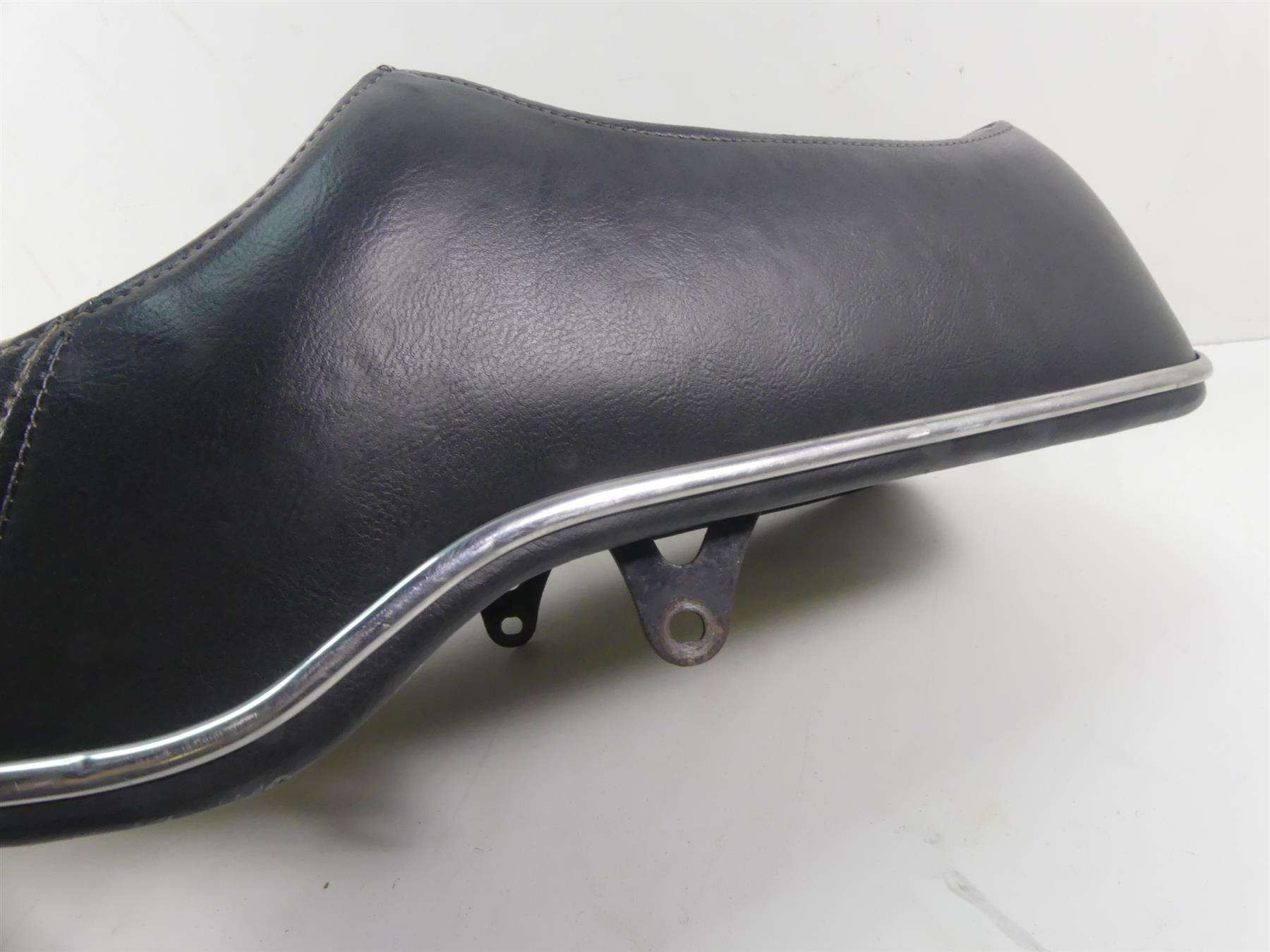 1980 Honda CB750C Custom Duo Rider Passenger Saddle Seat 77200-425-730 {{ shop.shopifyCountryName }} - Mototech271