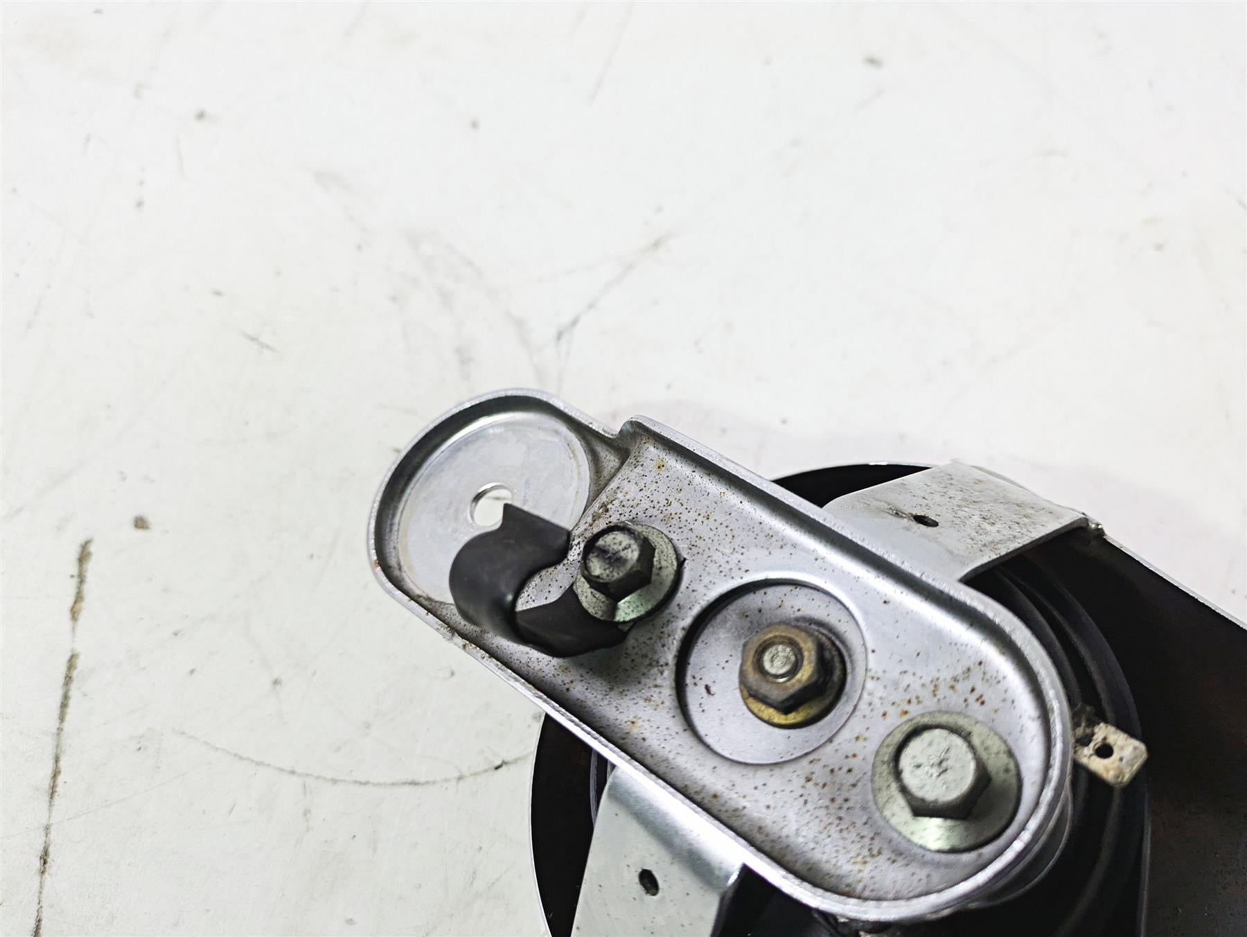2004 Harley Softail FLSTF Fat Boy Horn & Cover 61300478A {{ shop.shopifyCountryName }} - Mototech271