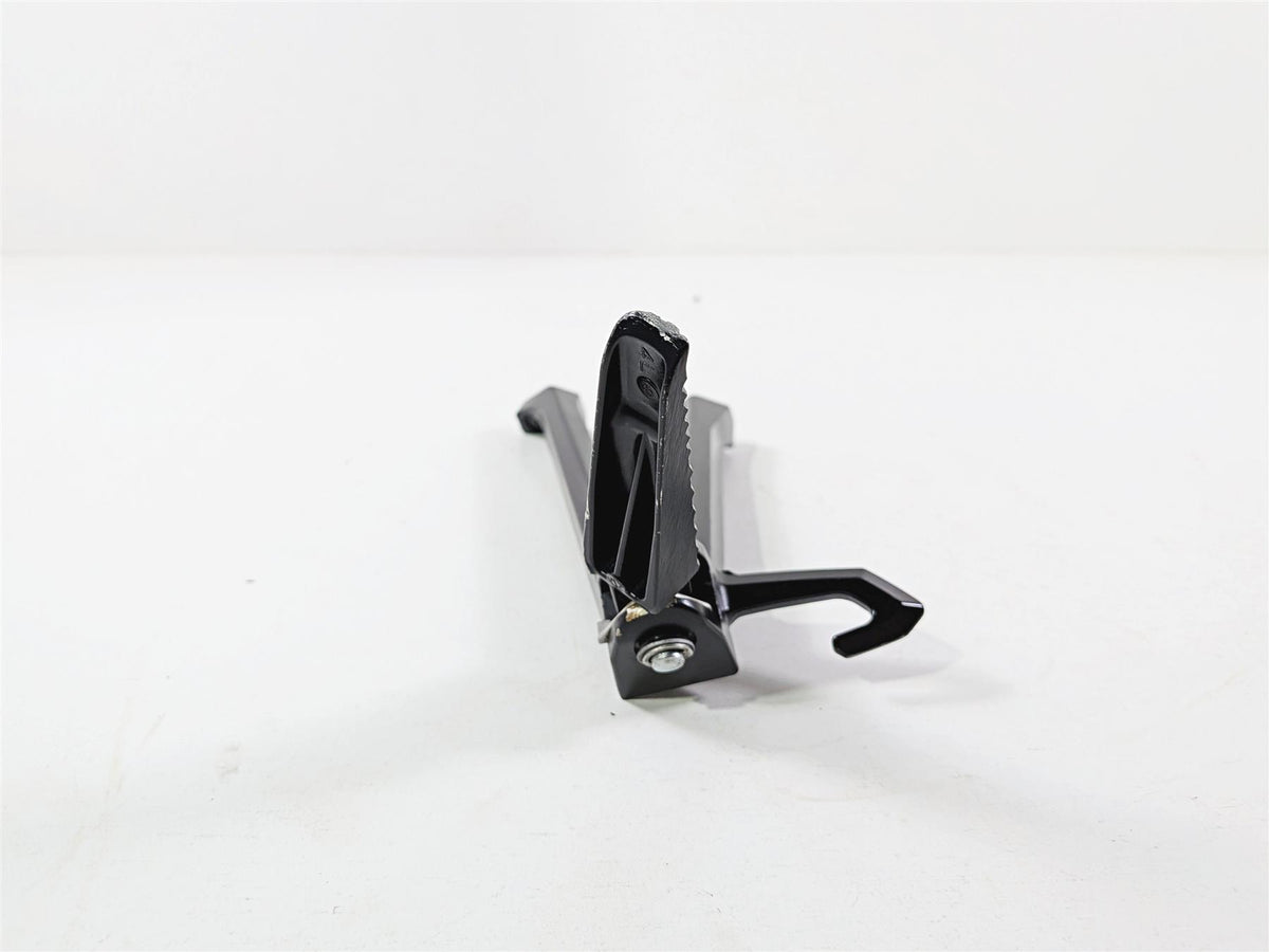 2024 Suzuki GSXR 600 Left Rear Passenger Footpeg Foot Peg Rest Set 43700-14J30 {{ shop.shopifyCountryName }} - Mototech271