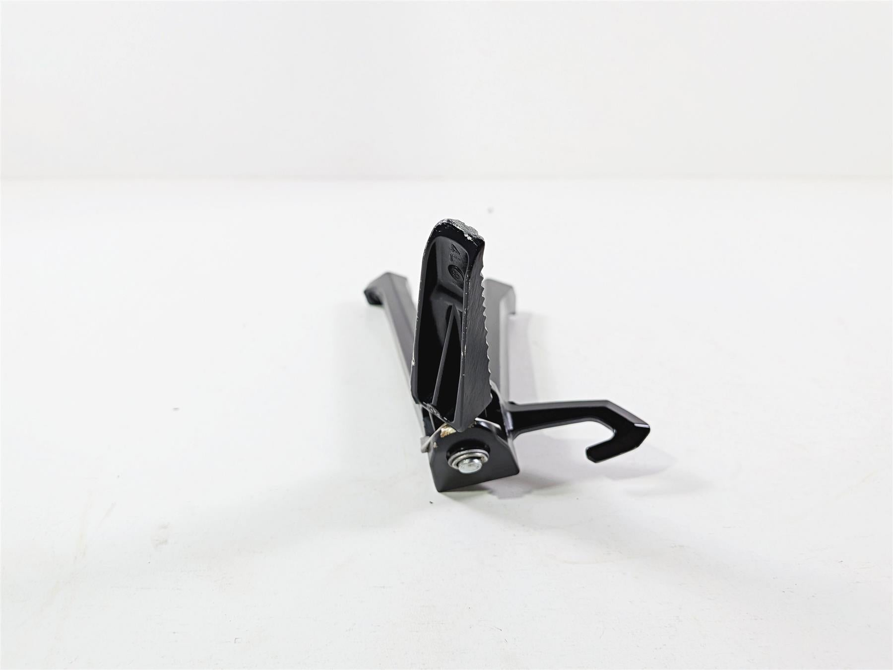 2024 Suzuki GSXR 600 Left Rear Passenger Footpeg Foot Peg Rest Set 43700-14J30 {{ shop.shopifyCountryName }} - Mototech271