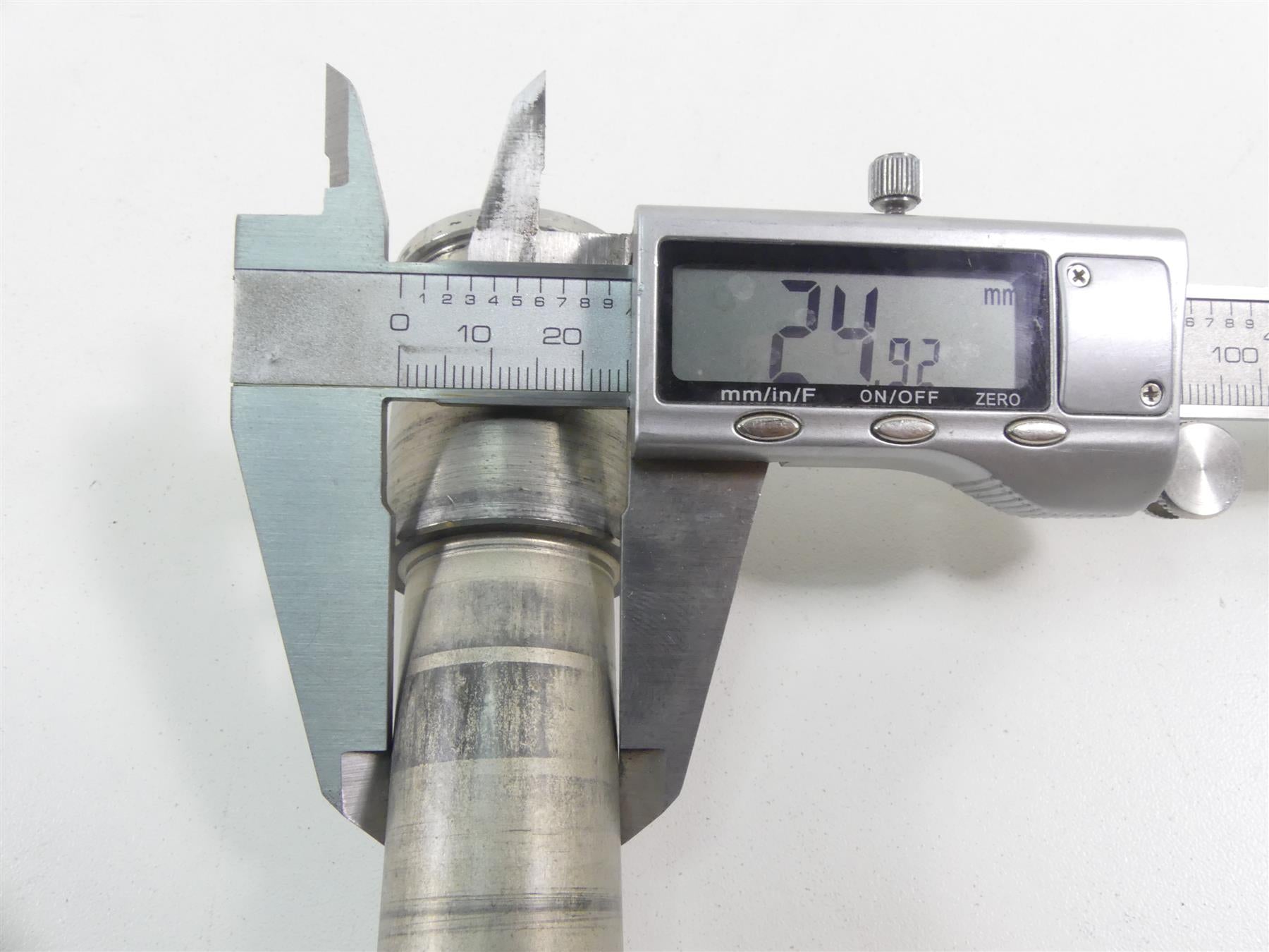 2008 Kawasaki ZX6R ZX6 R Ninja Front 25mm Axle Wheel Spindle 41068-0034 {{ shop.shopifyCountryName }} - Mototech271