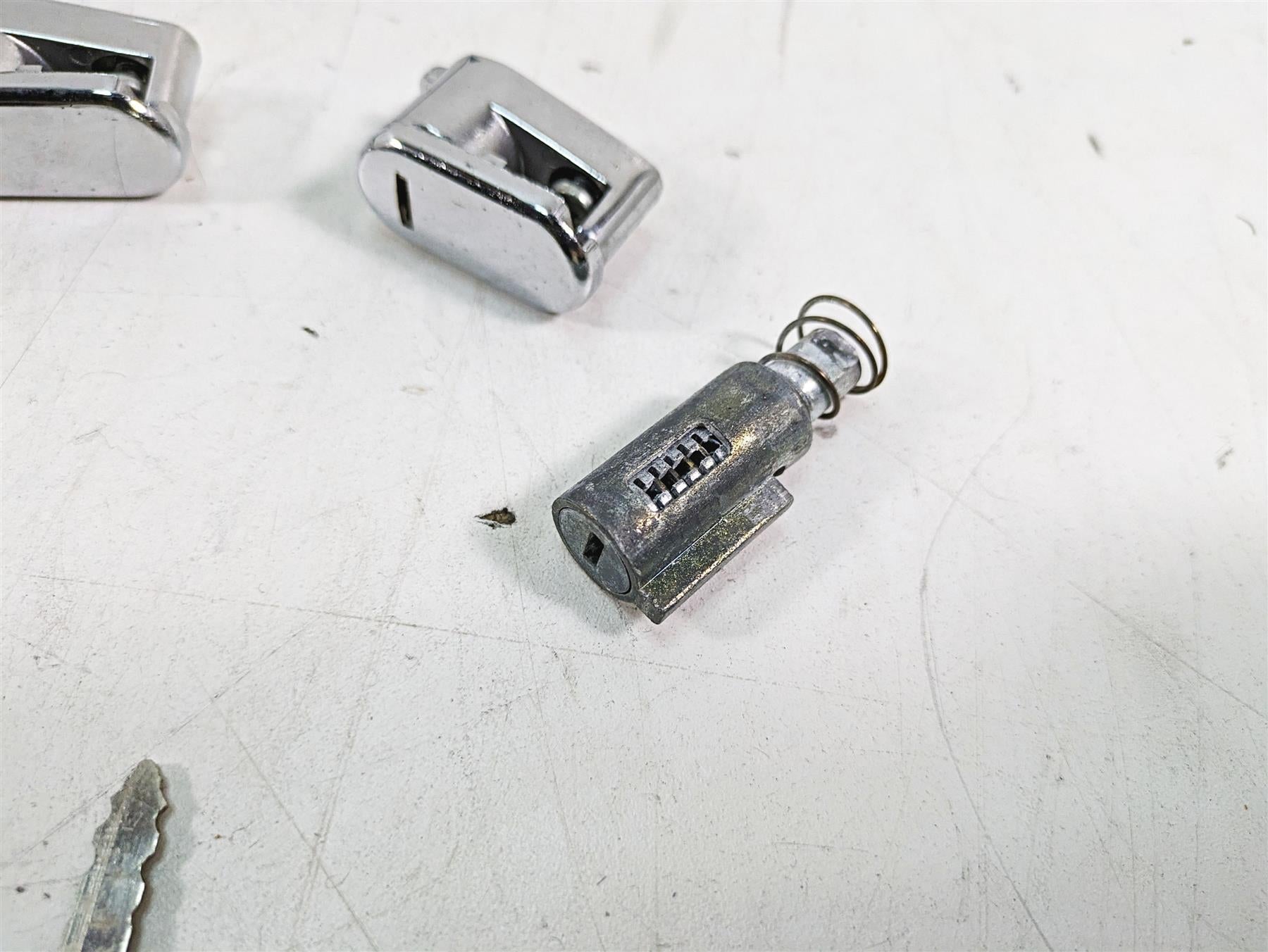 1997 Kawasaki VN1500 Vulcan Ignition Switch Key Lock Tank Cap Set 27045-5001 {{ shop.shopifyCountryName }} - Mototech271