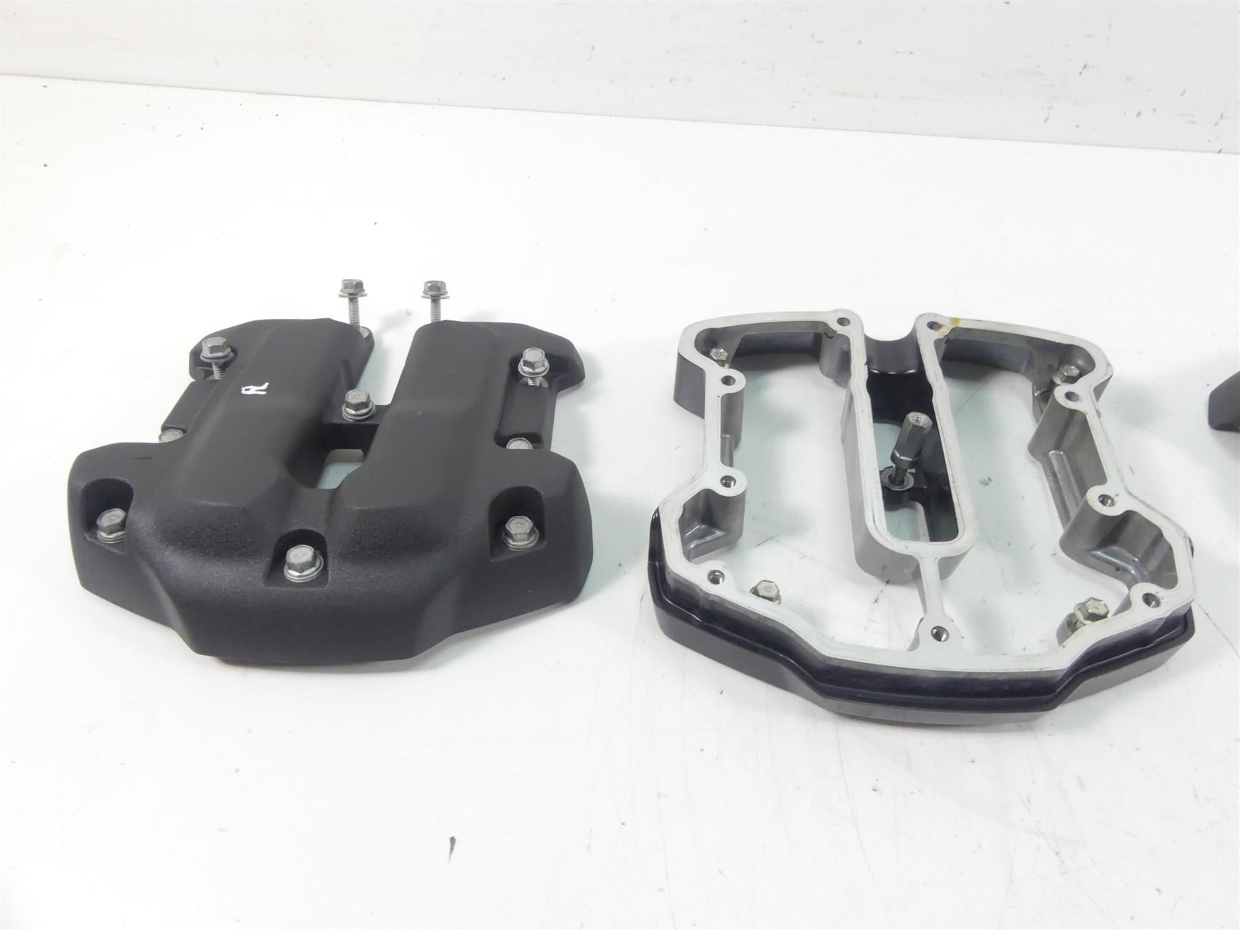 2021 Harley Softail FXBBS Street Bob Cylinder Head Valve Cover Set 25700697 {{ shop.shopifyCountryName }} - Mototech271