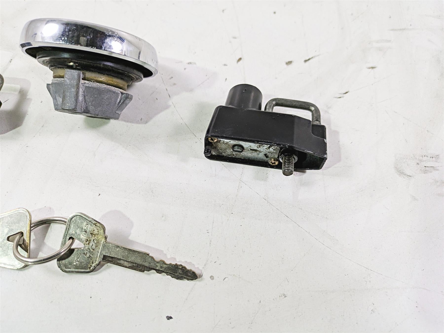 2004 Yamaha XVZ1300 Royal Star Gas Cap Helmet Locl & Key Set {{ shop.shopifyCountryName }} - Mototech271