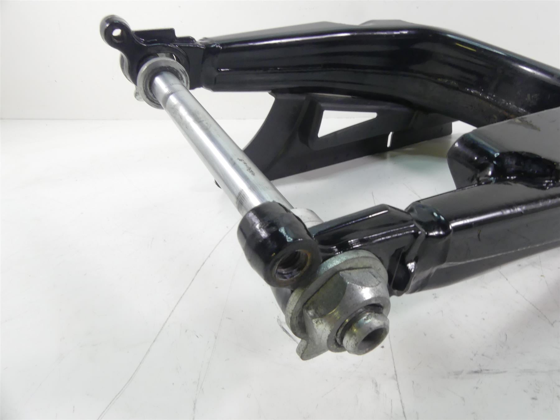 2016 Harley Touring FLTRX Road Glide Rear Swingarm Swing Arm + Axle 47549-09A {{ shop.shopifyCountryName }} - Mototech271