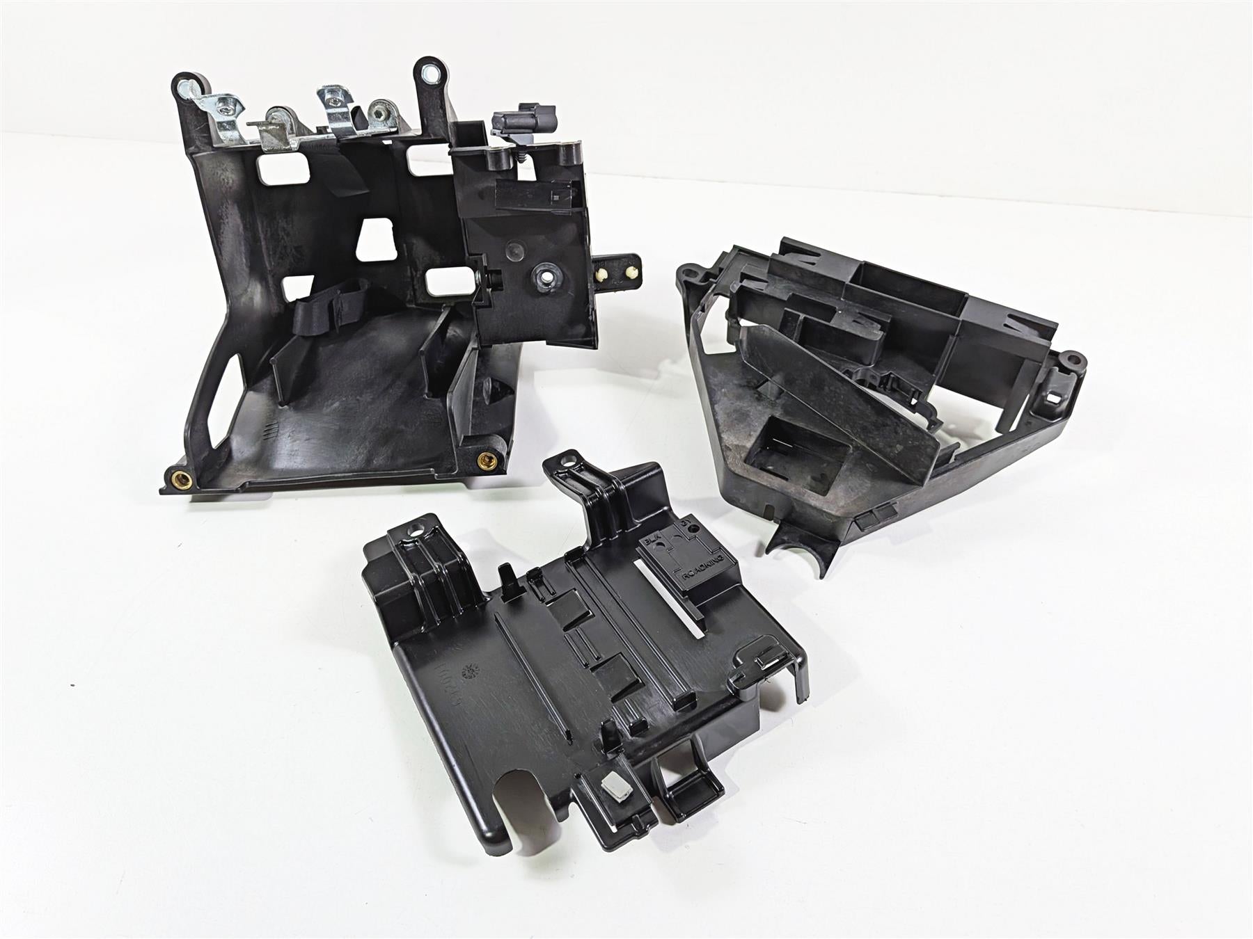 2018 Harley FLHTCU Touring Electra Glide Battery Tray & Ecm Holder 66000010A-Mototech271