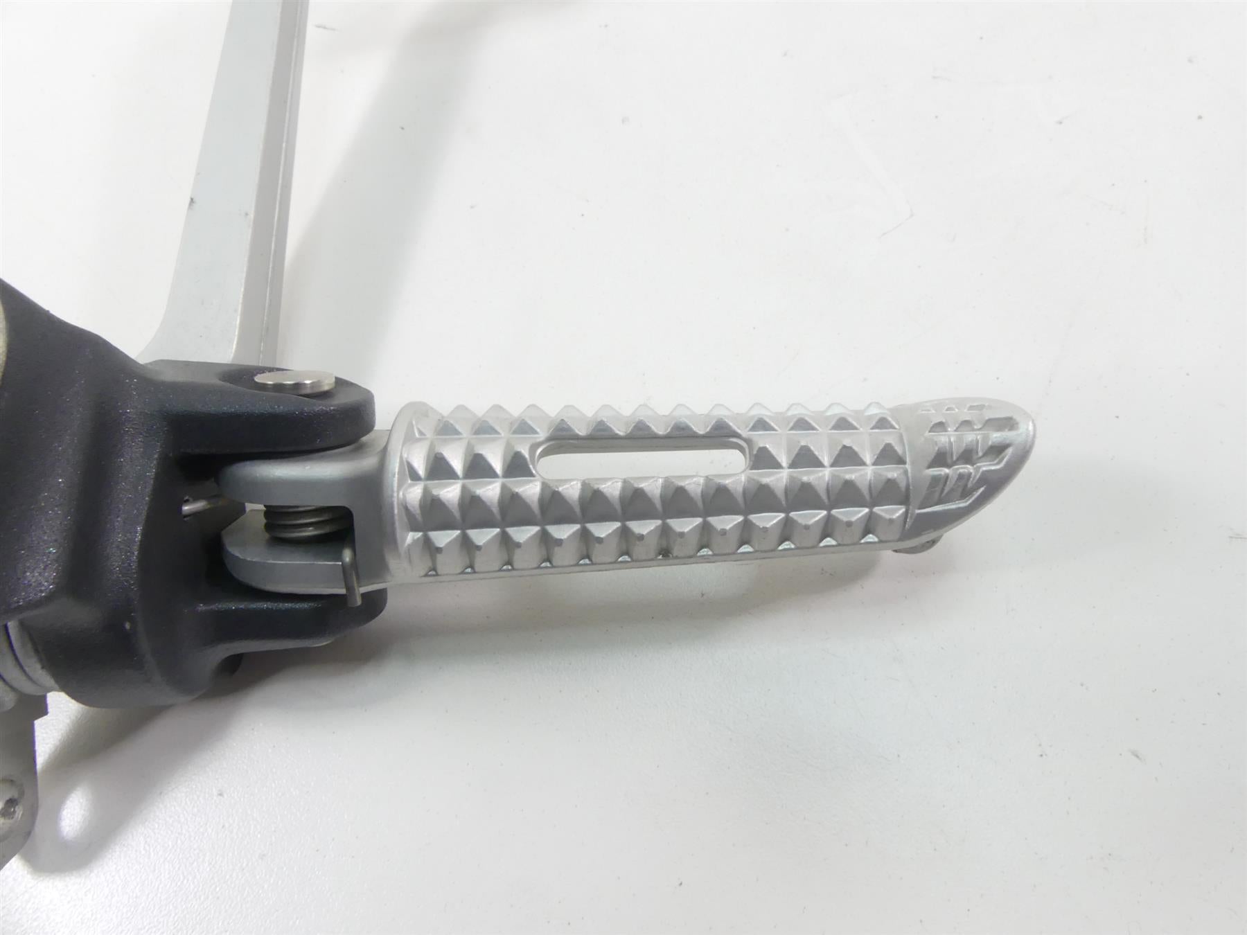 2015 Triumph 1050 Speed Triple R Front Right Footpeg & Brake Pedal T2081752 {{ shop.shopifyCountryName }} - Mototech271