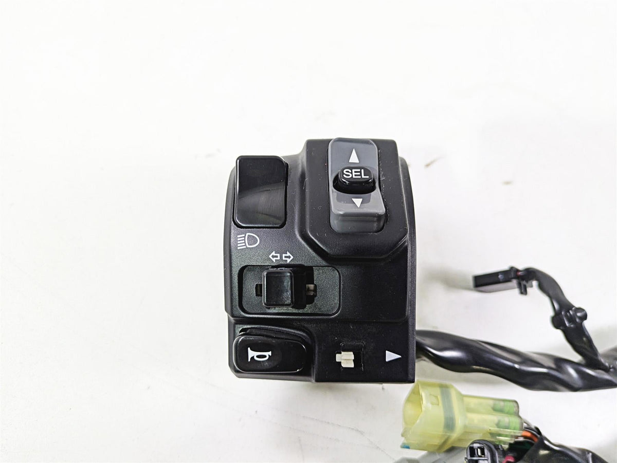 2021 Kawasaki Z900 ZR900 Left Hand Control Switch - Read 46091-0492 {{ shop.shopifyCountryName }} - Mototech271
