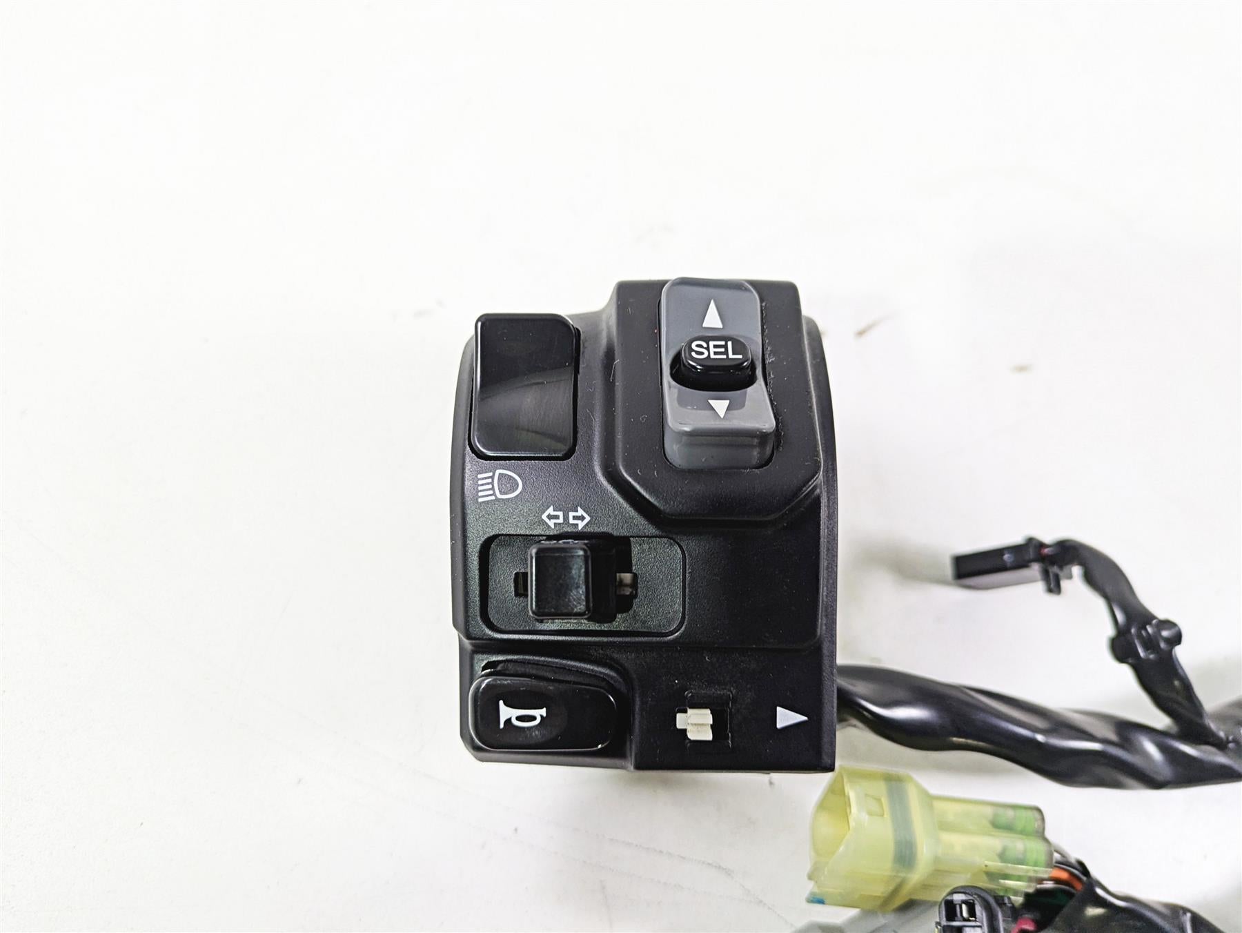 2021 Kawasaki Z900 ZR900 Left Hand Control Switch - Read 46091-0492 {{ shop.shopifyCountryName }} - Mototech271