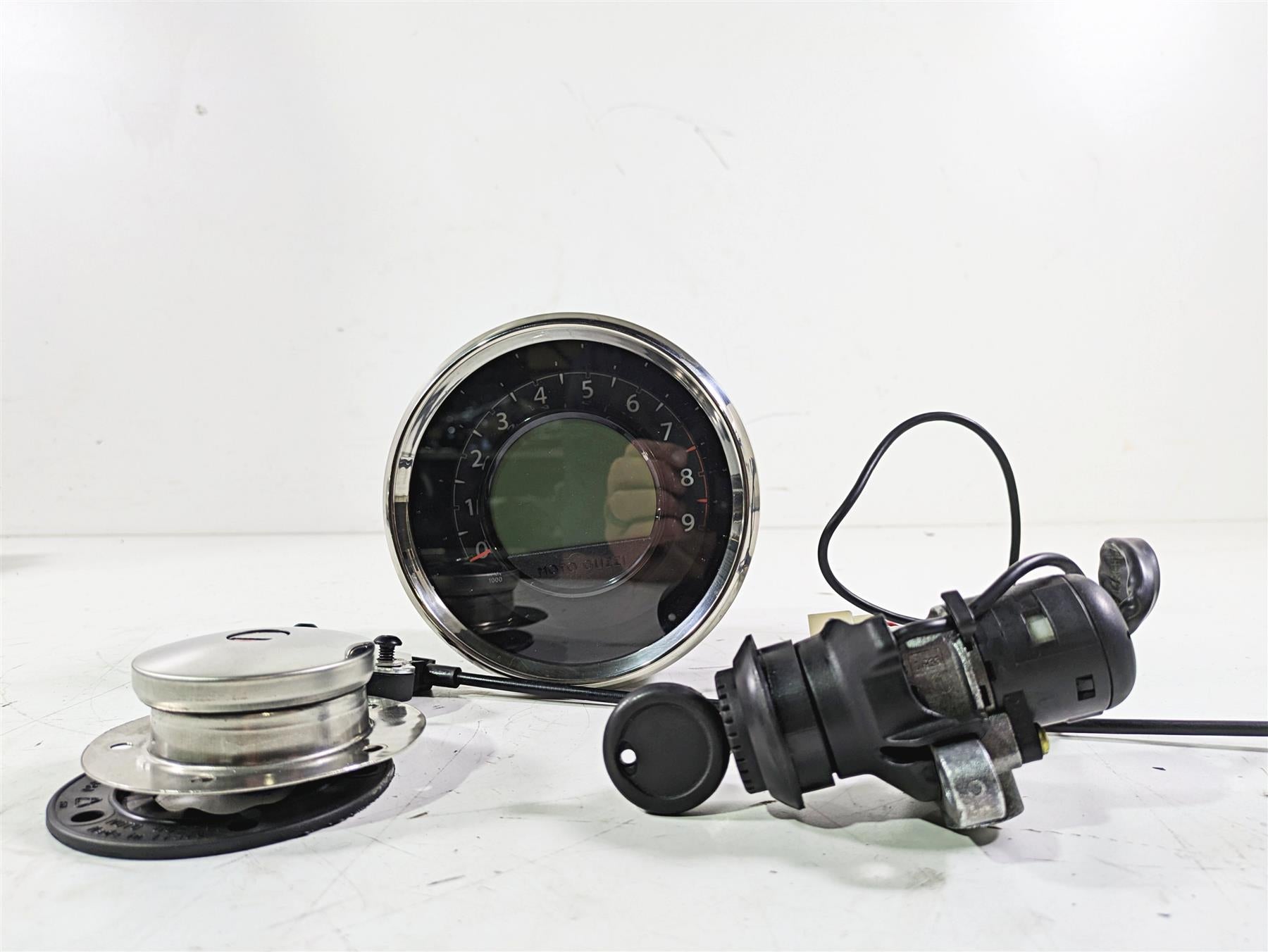 2014 Moto Guzzi California 1400 Touring Ignition Switch Key Speedo 8K B063709 {{ shop.shopifyCountryName }} - Mototech271