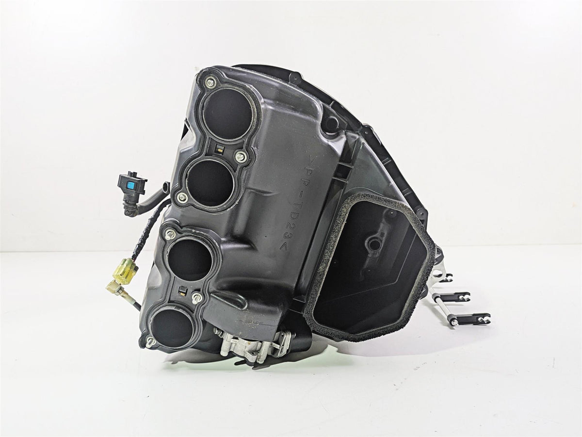 2014 Yamaha YZFR1 R1 RN22 Air Box Cleaner & Injectors & Actuator 14B-14411-01-00 {{ shop.shopifyCountryName }} - Mototech271