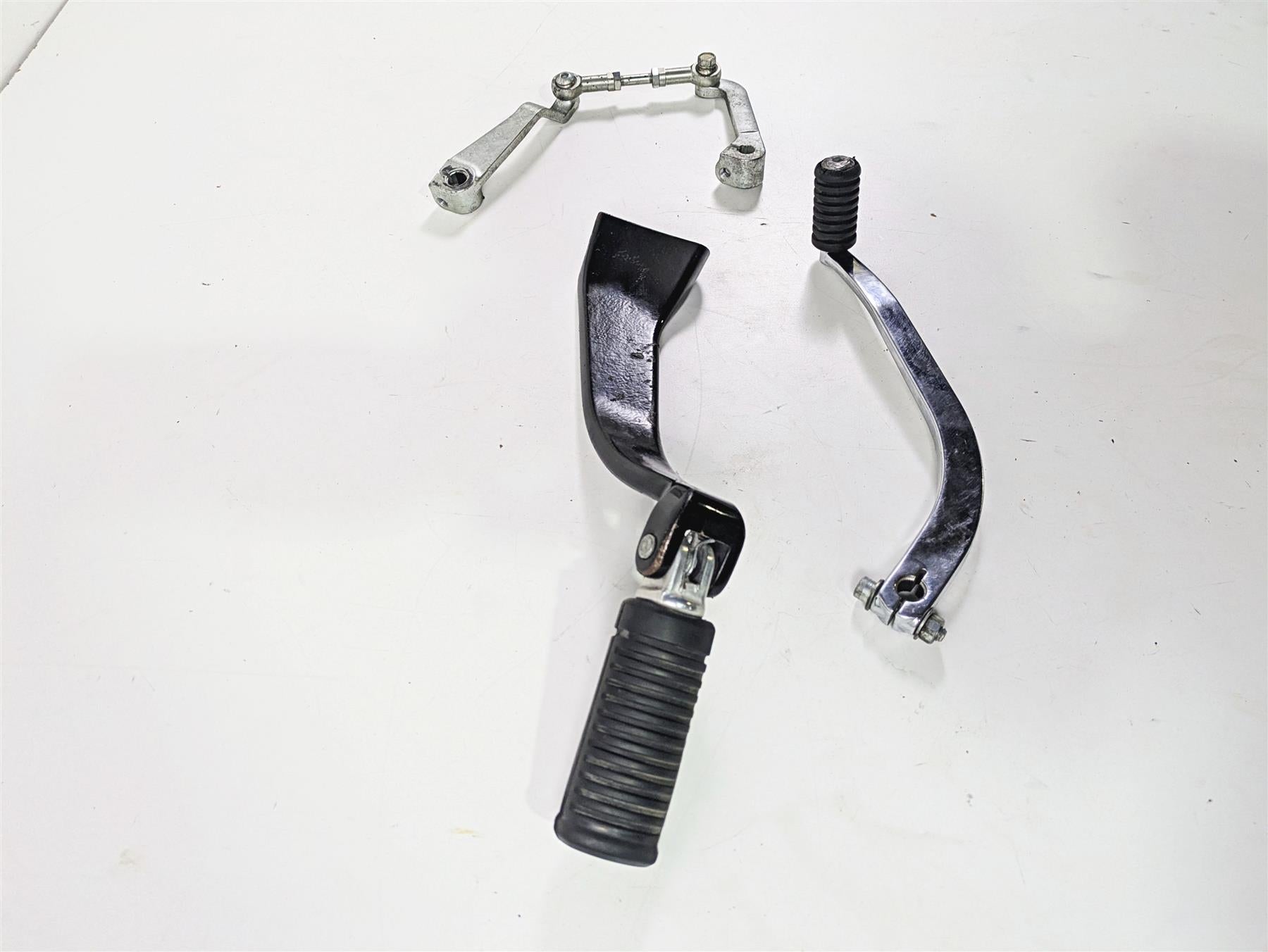 2020 Harley Softail FXST Standard Left Footpeg & Shifter Pedal 50500603 33600126 {{ shop.shopifyCountryName }} - Mototech271