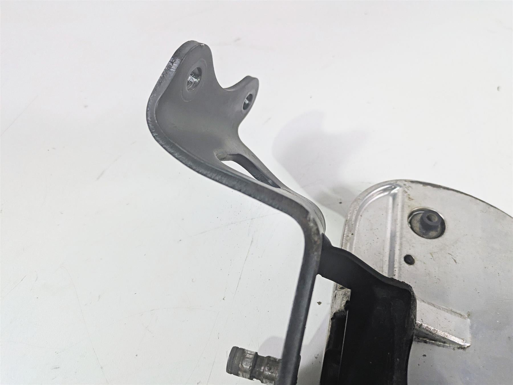 2006 Yamaha XVS650 V-Star Classic Left Floor Board & Mount 5BN-27412-03-00 {{ shop.shopifyCountryName }} - Mototech271