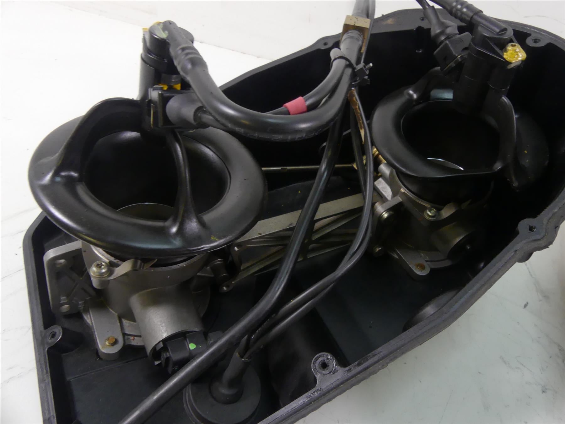 2006 Ducati 999 Biposto Air Box Filter Cleaner Throttle Body Bodies Set 28240541 {{ shop.shopifyCountryName }} - Mototech271