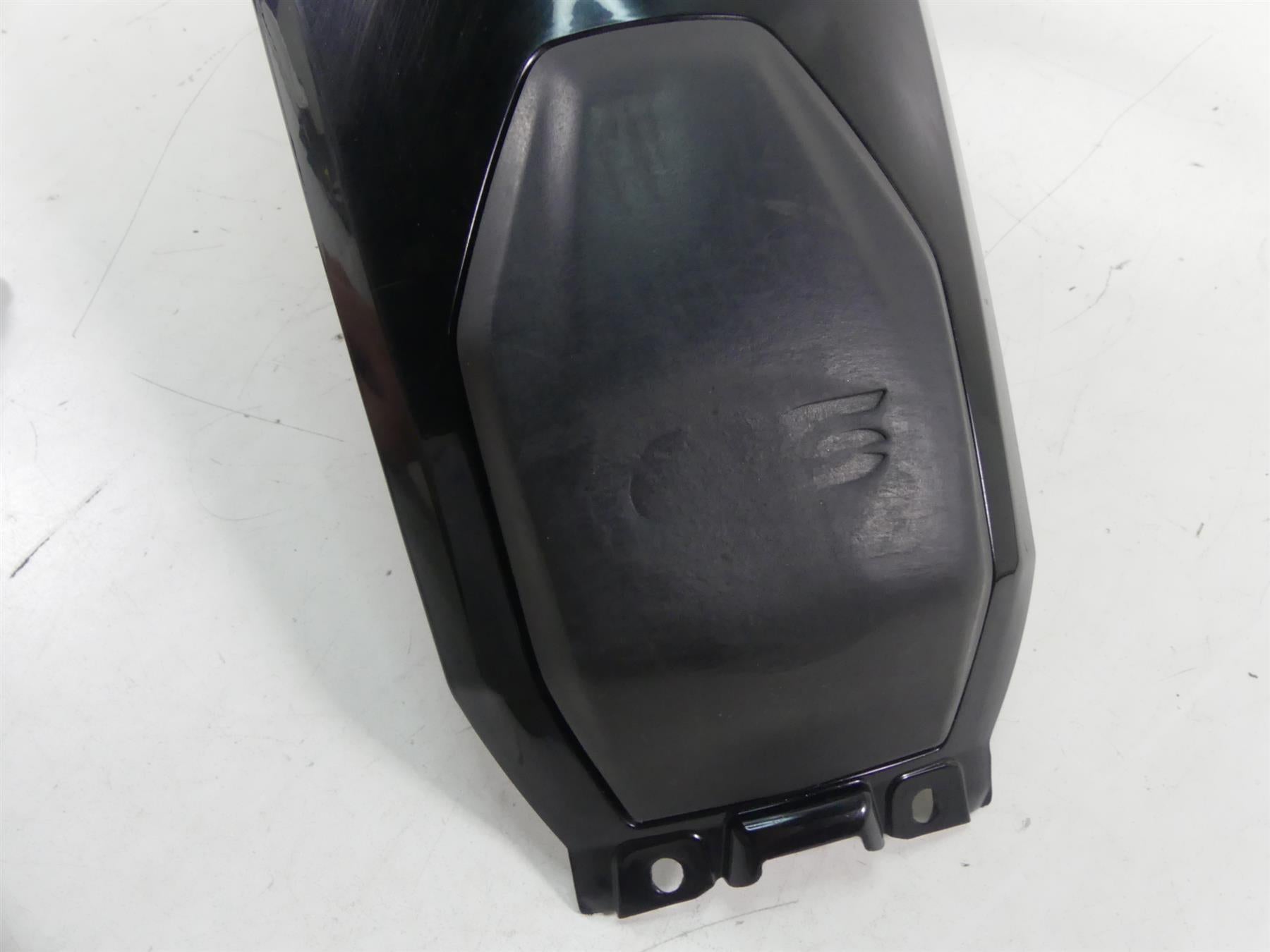 2016 BMW R1200GS K50 Center Fuel Gas Tank Cover Fairing - Read 8555990 {{ shop.shopifyCountryName }} - Mototech271