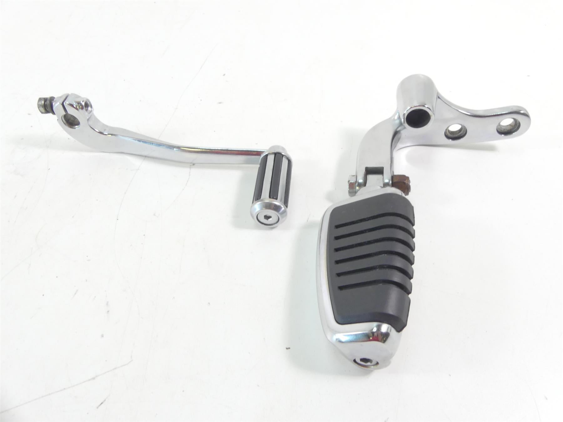 1997 Harley Dyna FXDS Super Glide Conv Left Front Footpeg & Shifter Set 50639-90 {{ shop.shopifyCountryName }} - Mototech271