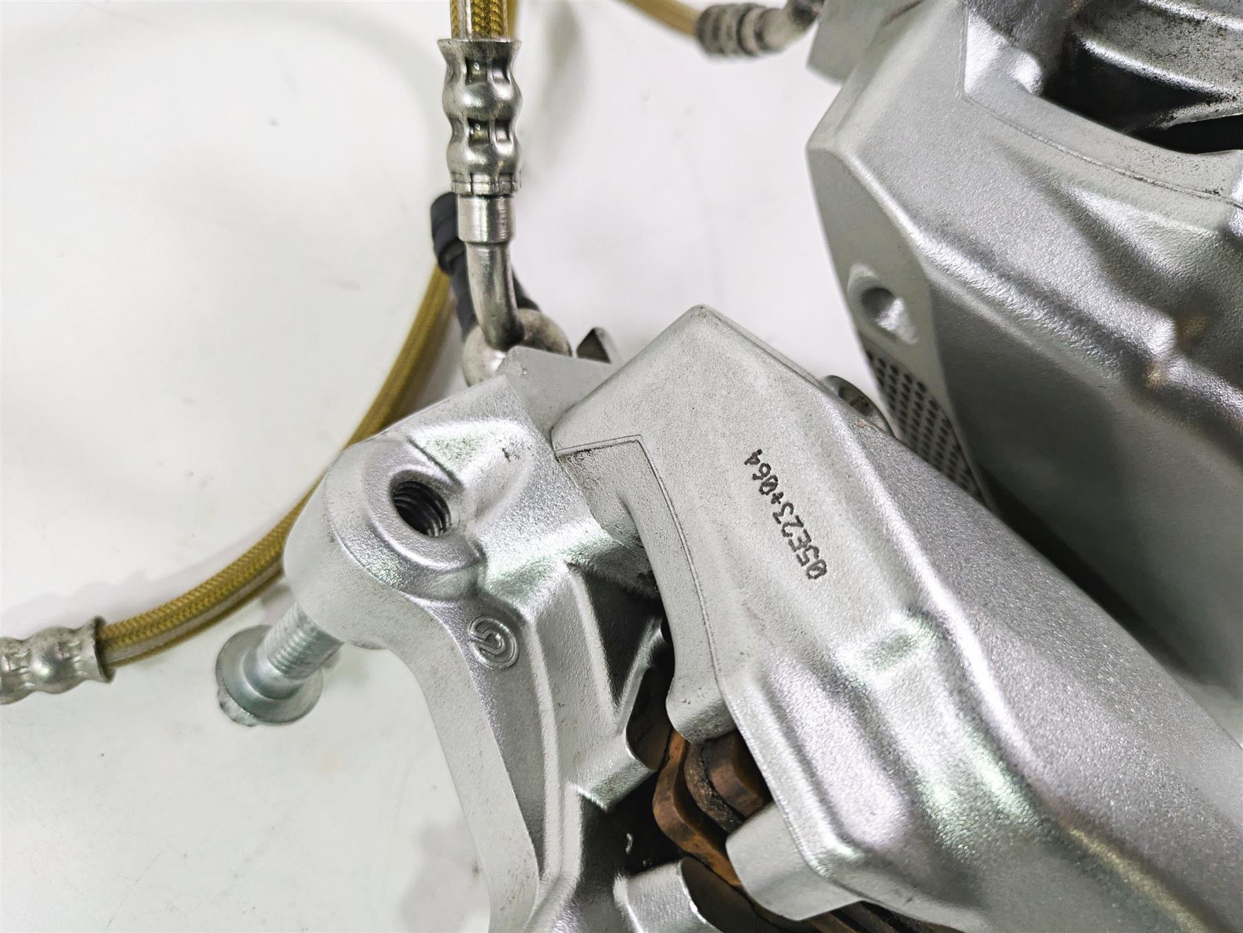 2006 Harley VRSCR Street V-Rod Front Brake Caliper Set Silver 44505-06A 44506-06 {{ shop.shopifyCountryName }} - Mototech271