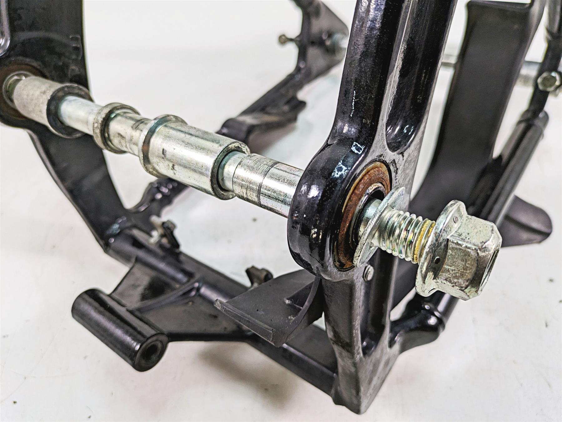 2006 Harley FLSTI Softail Heritage Straight Rear Swingarm Swing Arm 47573-00A {{ shop.shopifyCountryName }} - Mototech271