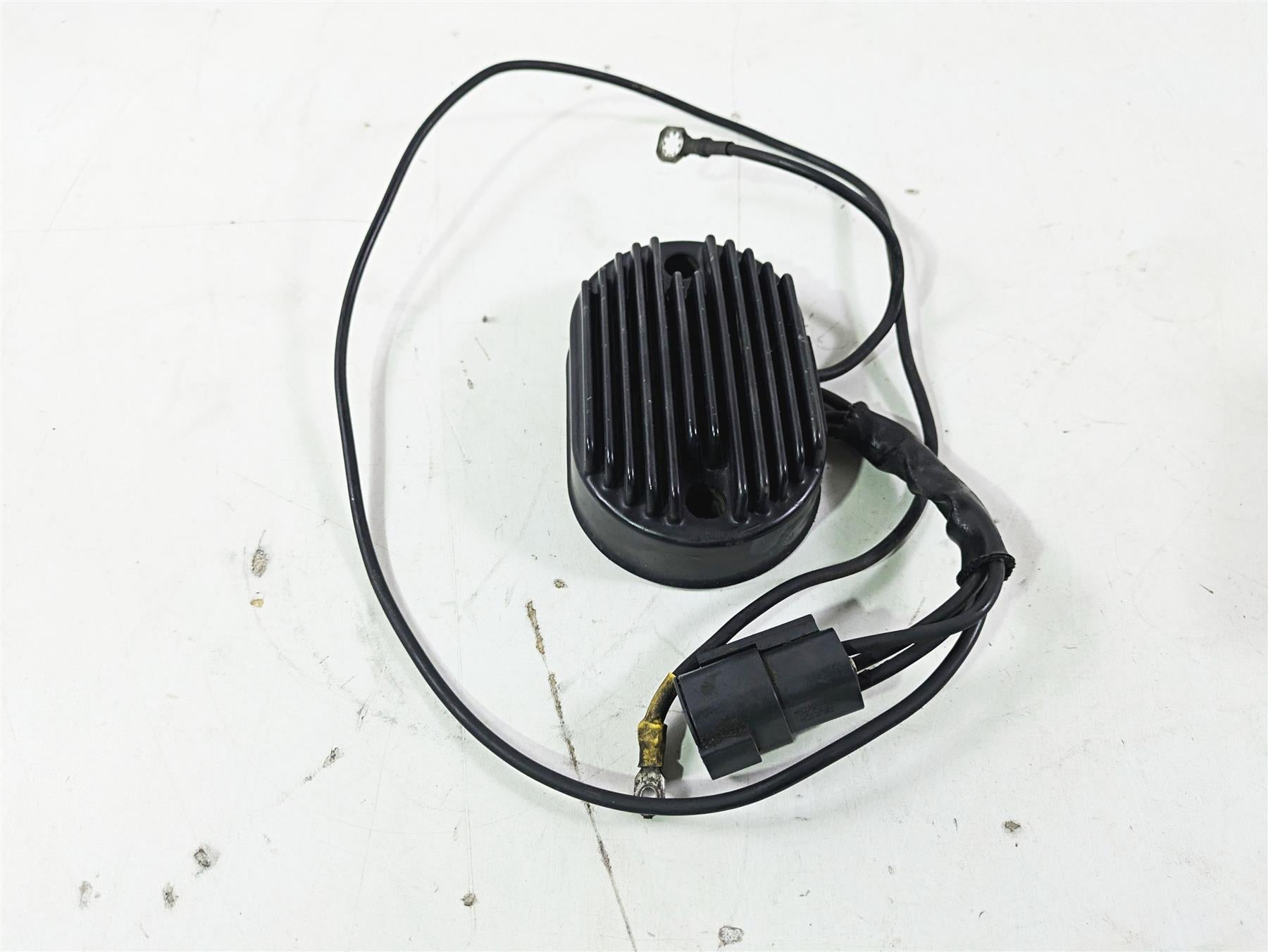 2004 Harley Softail FLSTF Fat Boy Rectifier Voltage Regulator 74540-01 {{ shop.shopifyCountryName }} - Mototech271