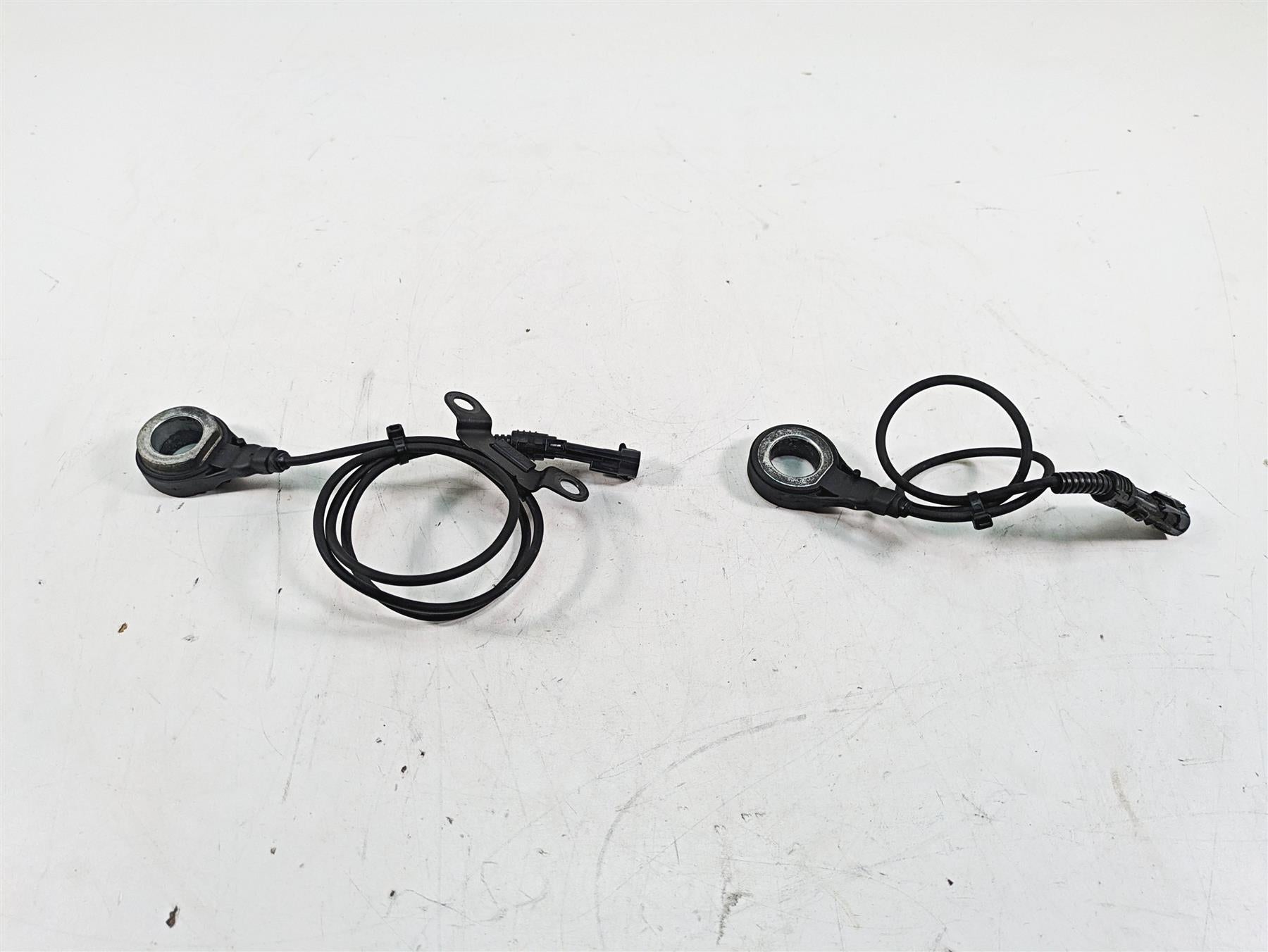 2014 Harley Touring FLHTK Electra Glide Abs Brake Wheel Speed Sensors 32700015 {{ shop.shopifyCountryName }} - Mototech271