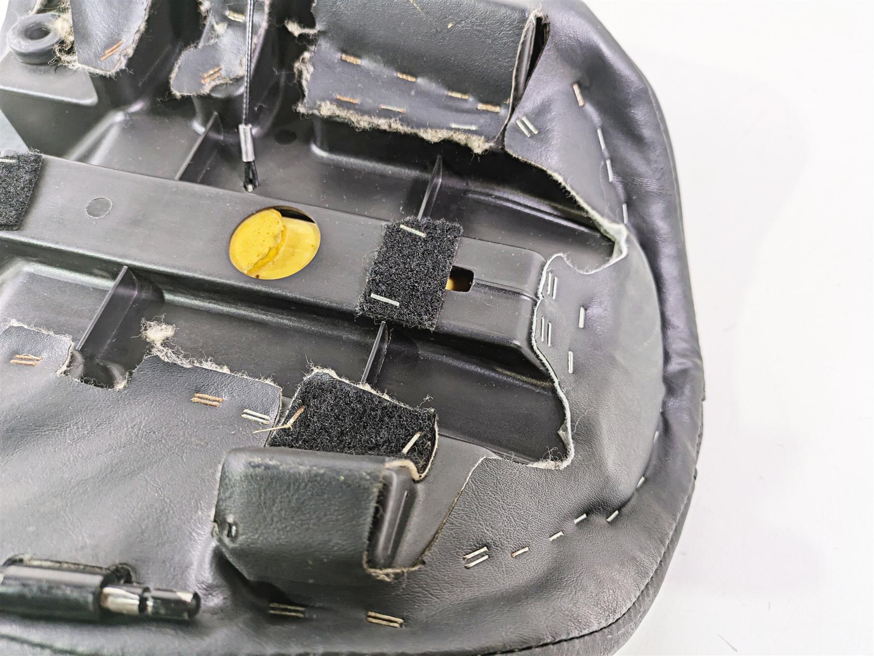 2006 Harley VRSCR Street V-Rod Front Rider Seat Saddle 52415-06 {{ shop.shopifyCountryName }} - Mototech271