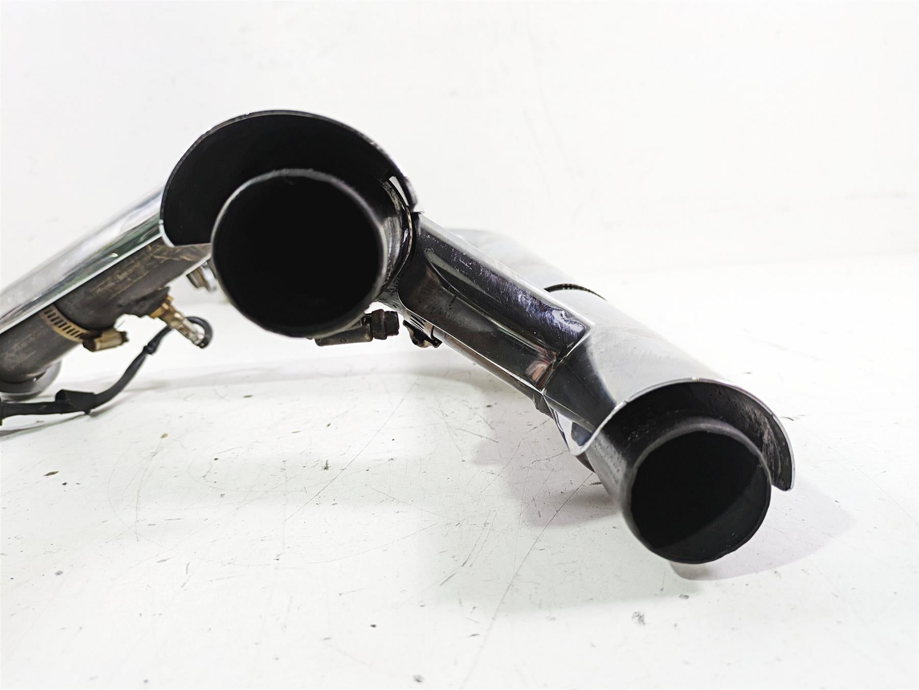 2021 Harley Softail FLSL Slim Oem Exhaust Header & Heat Shields 65600248 {{ shop.shopifyCountryName }} - Mototech271
