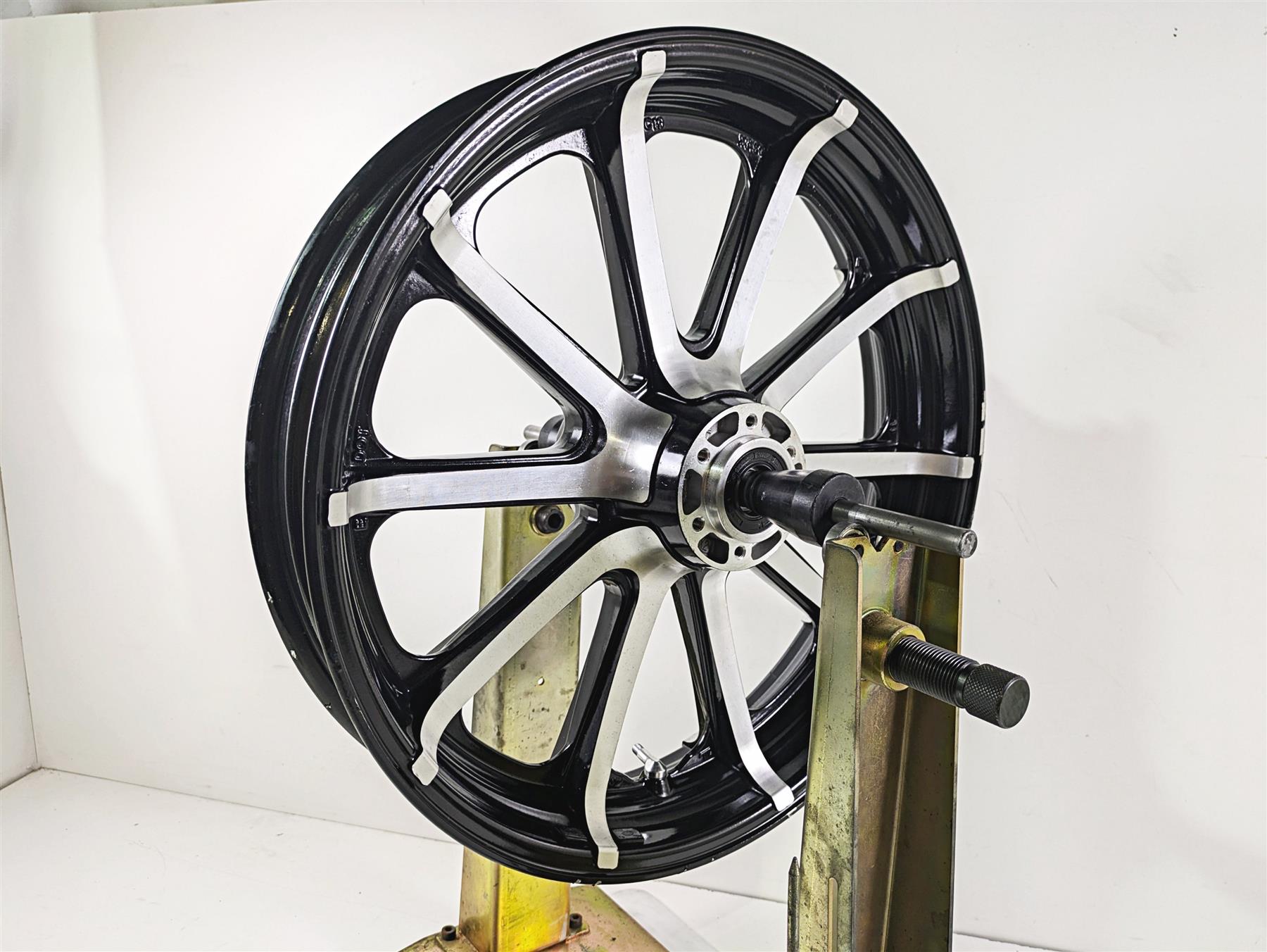 2019 Indian Chieftain Limited Straight Front Wheel Rim 19x3.5 1522505 {{ shop.shopifyCountryName }} - Mototech271