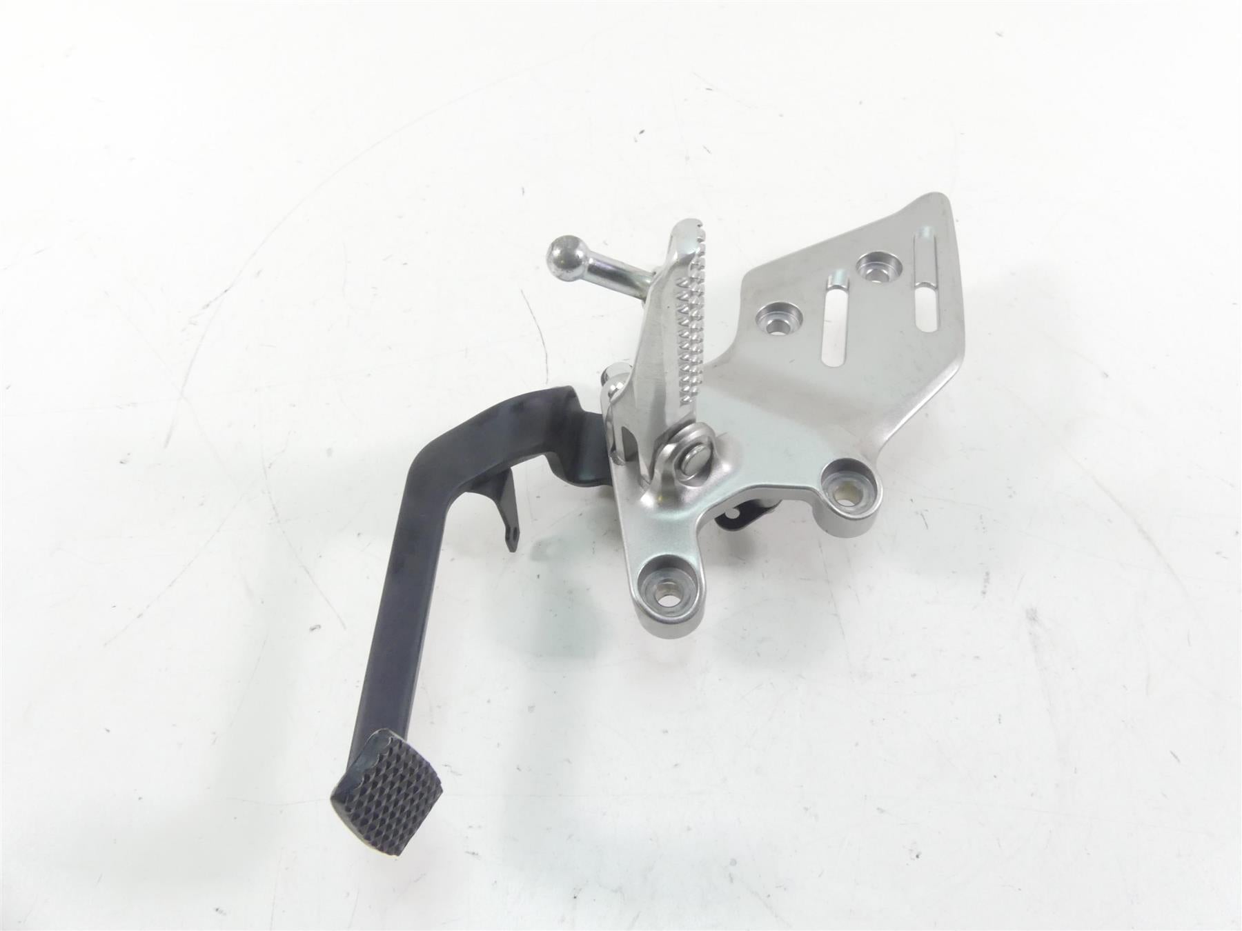 2022 Yamaha MT09 FZ09 Right Front Footpeg + Brake Pedal Set B7N-27443-00-00 {{ shop.shopifyCountryName }} - Mototech271