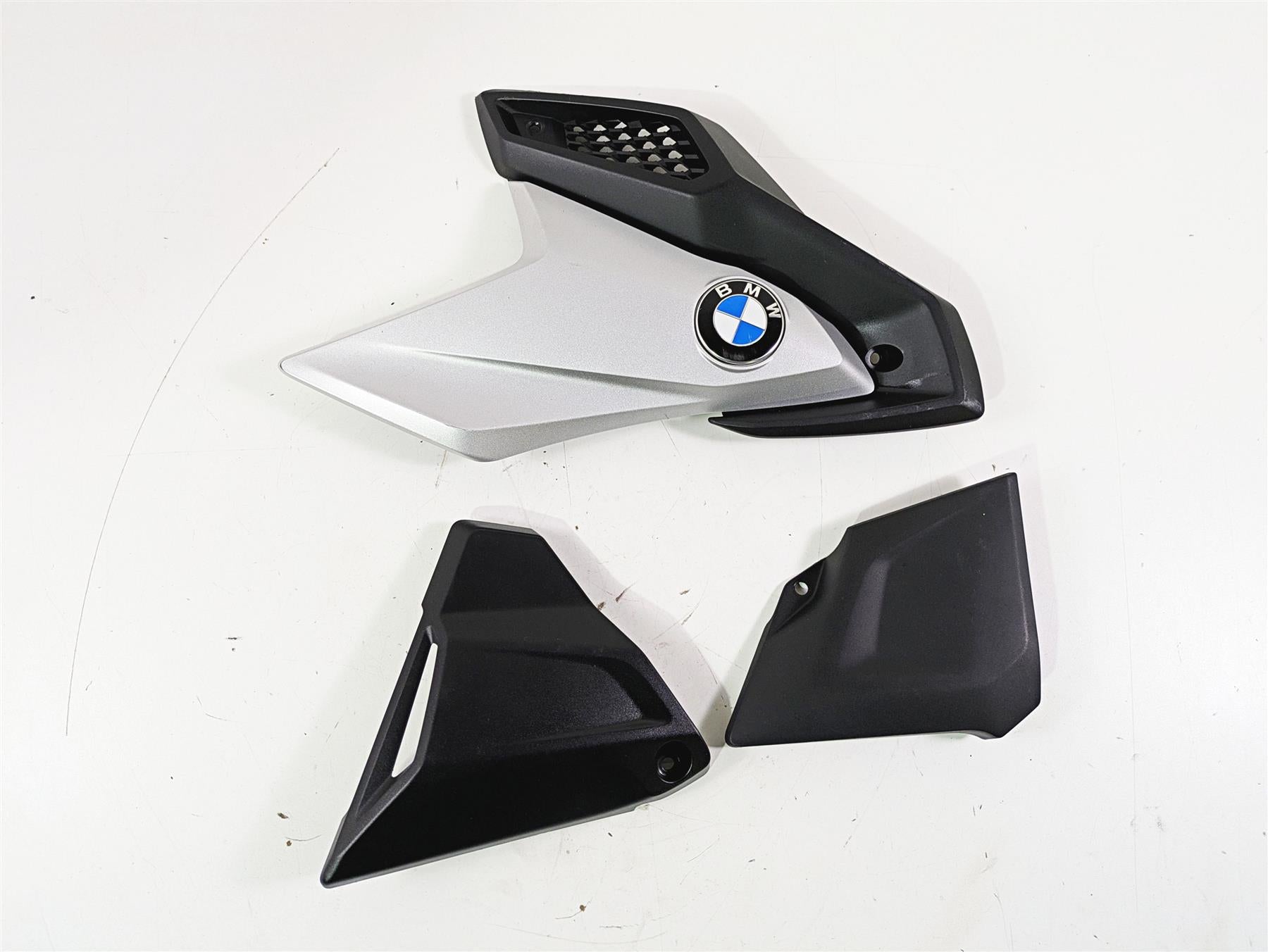 2019 BMW G310GS K02 Left Main Cover Fairing Emblem Set 46638560417 {{ shop.shopifyCountryName }} - Mototech271