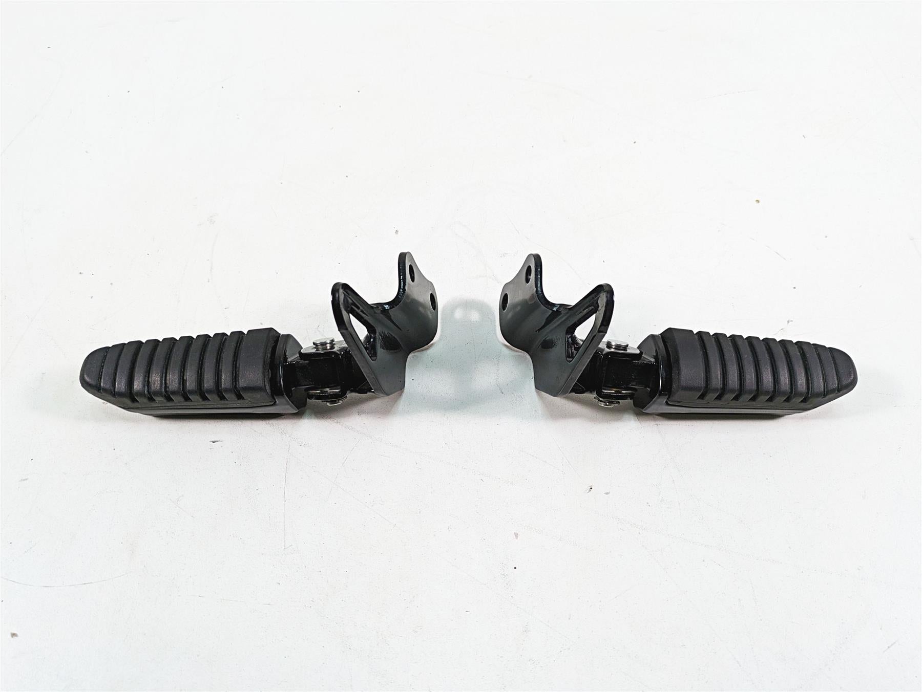 2016 Suzuki M109R VZR1800 Rear Passenger Footpeg Set 43600-48G00 43700-48G00 {{ shop.shopifyCountryName }} - Mototech271
