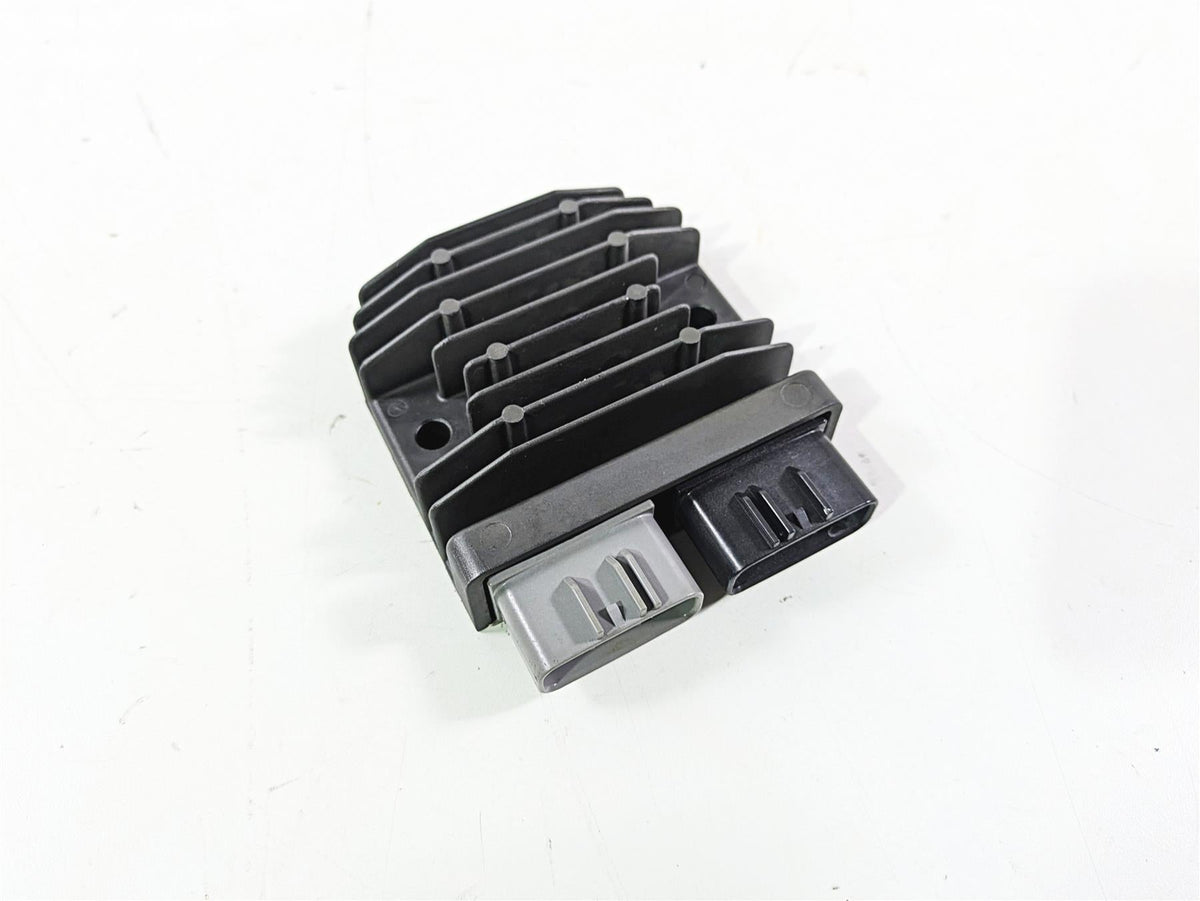 2017 Honda CBR600RR Voltage Regulator Rectifier FH020AA {{ shop.shopifyCountryName }} - Mototech271