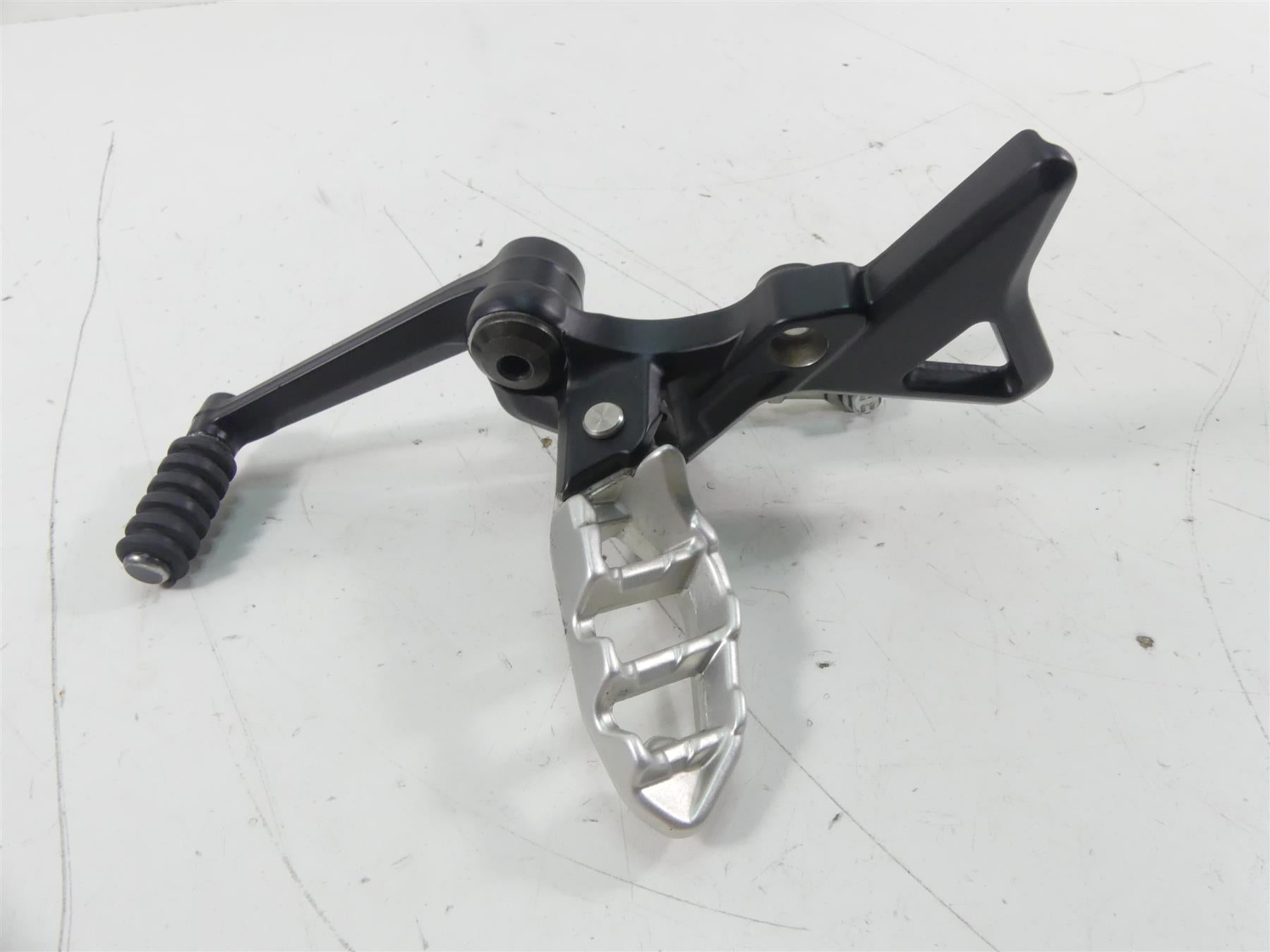2019 Indian Motorcycle Co. FTR1200 Left Front Footpeg & Shifter Set 5142142 {{ shop.shopifyCountryName }} - Mototech271
