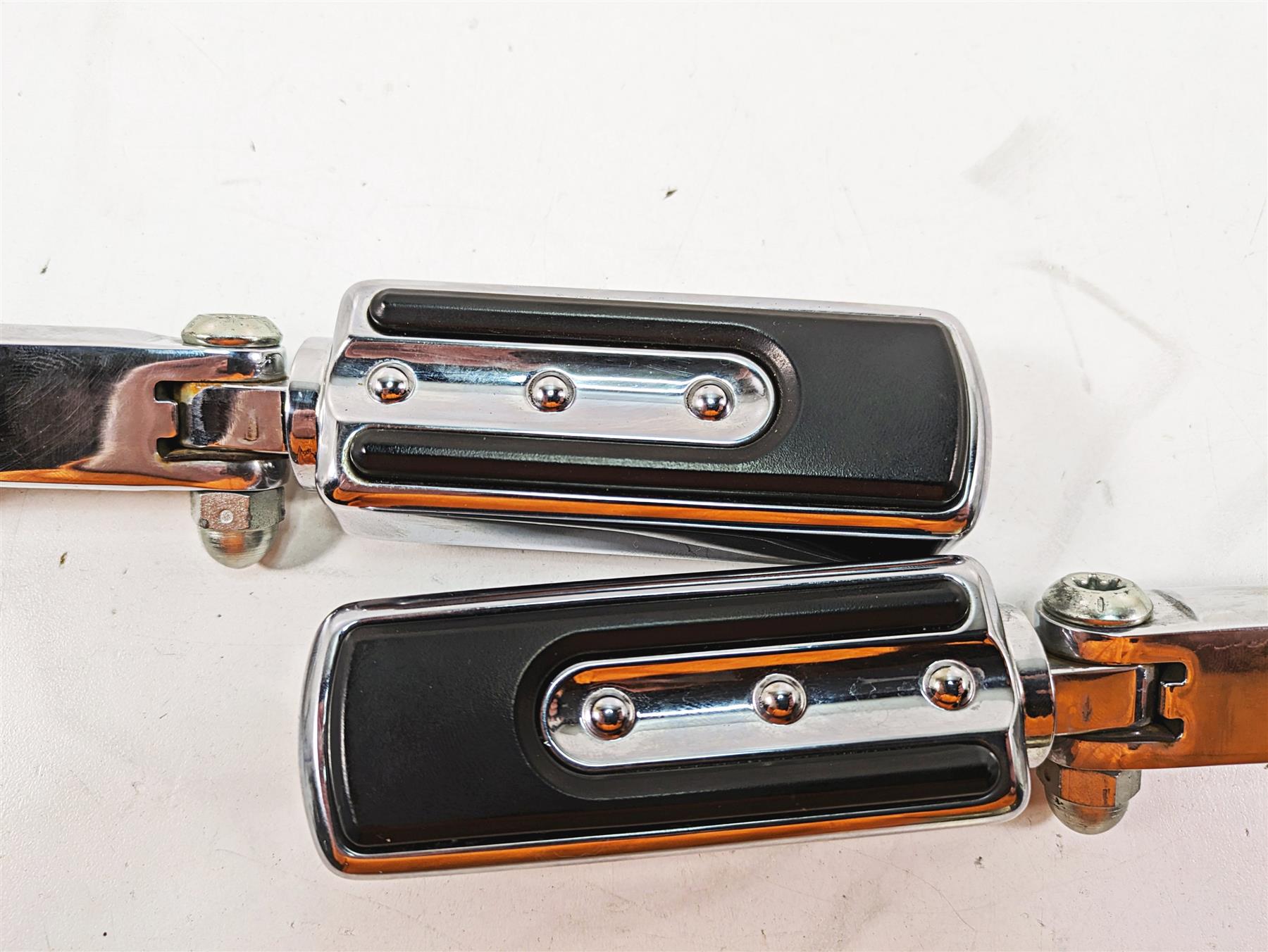 2009 Harley Dyna FXDFSE CVO Fat Bob Rear Passenger Footpeg Set 49250-06 49251-06 {{ shop.shopifyCountryName }} - Mototech271