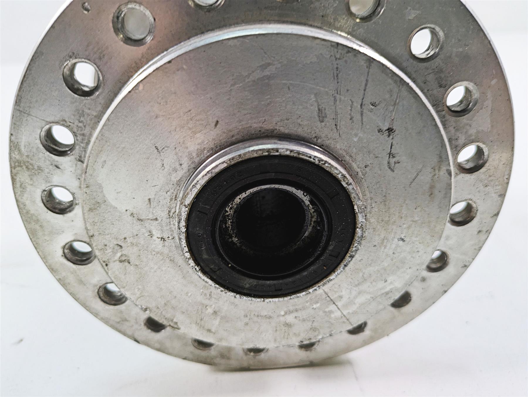 1986 Harley Sportster XLH 883 Front Spoke 19" Wheel Hub 43619-84 {{ shop.shopifyCountryName }} - Mototech271